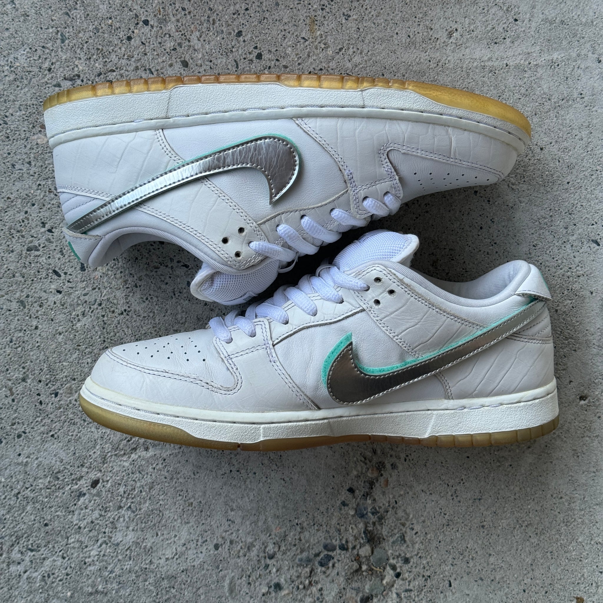 9.5 US - NIKE SB DUNK LOW WHITE DIAMOND W BOX 2018