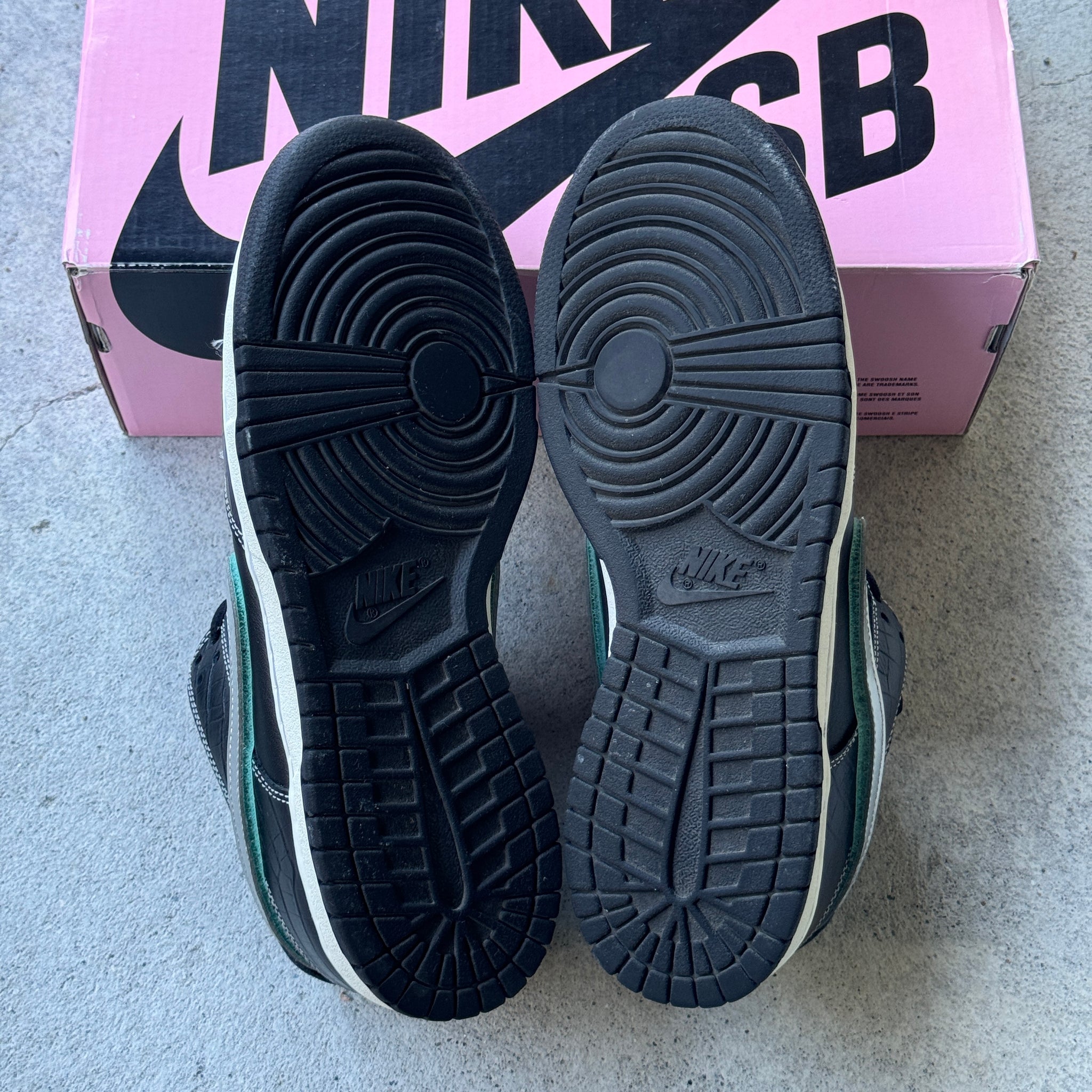 9.5 US - NIKE SB DUNK LOW BLACK DIAMOND W BOX 2018