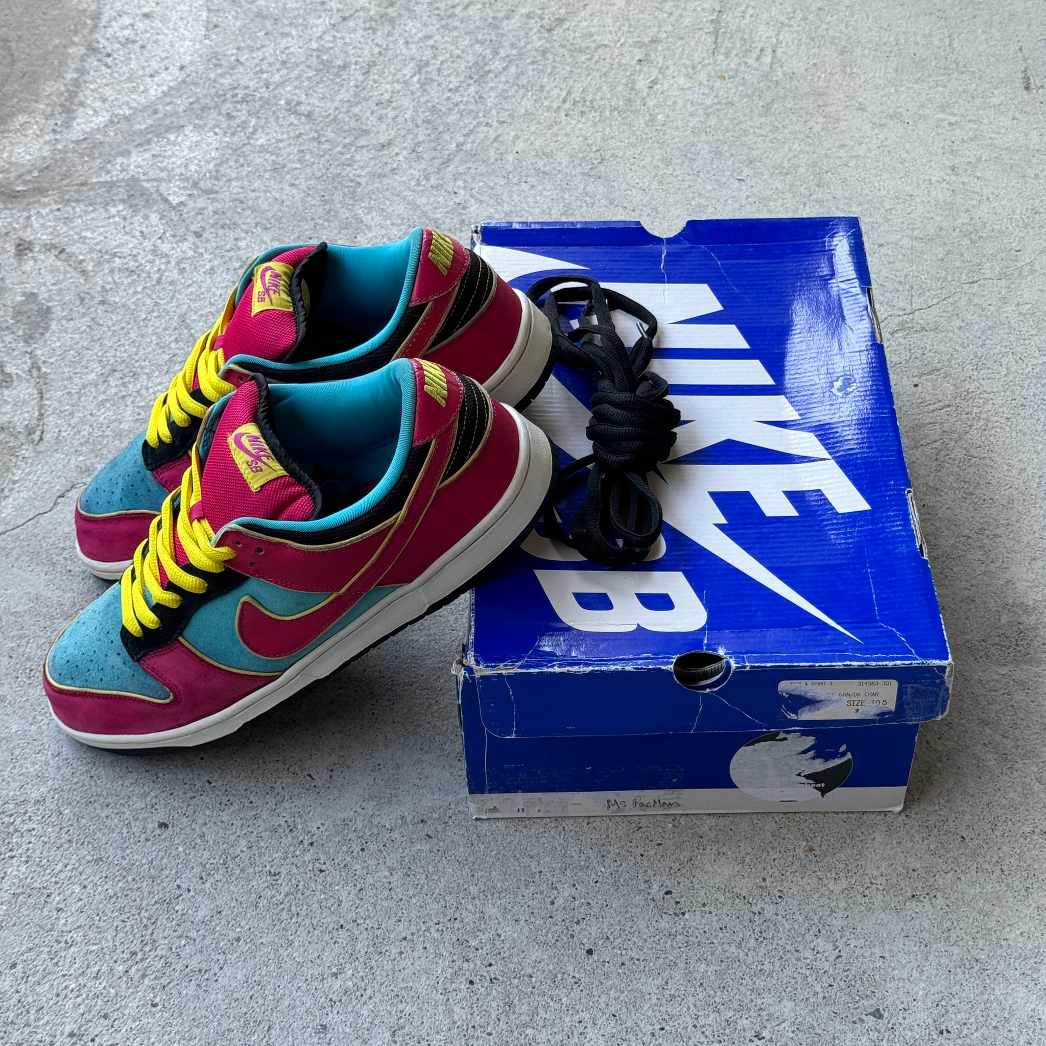 13 US - NIKE SB DUNK LOW MS PACMAN W BOX 2009