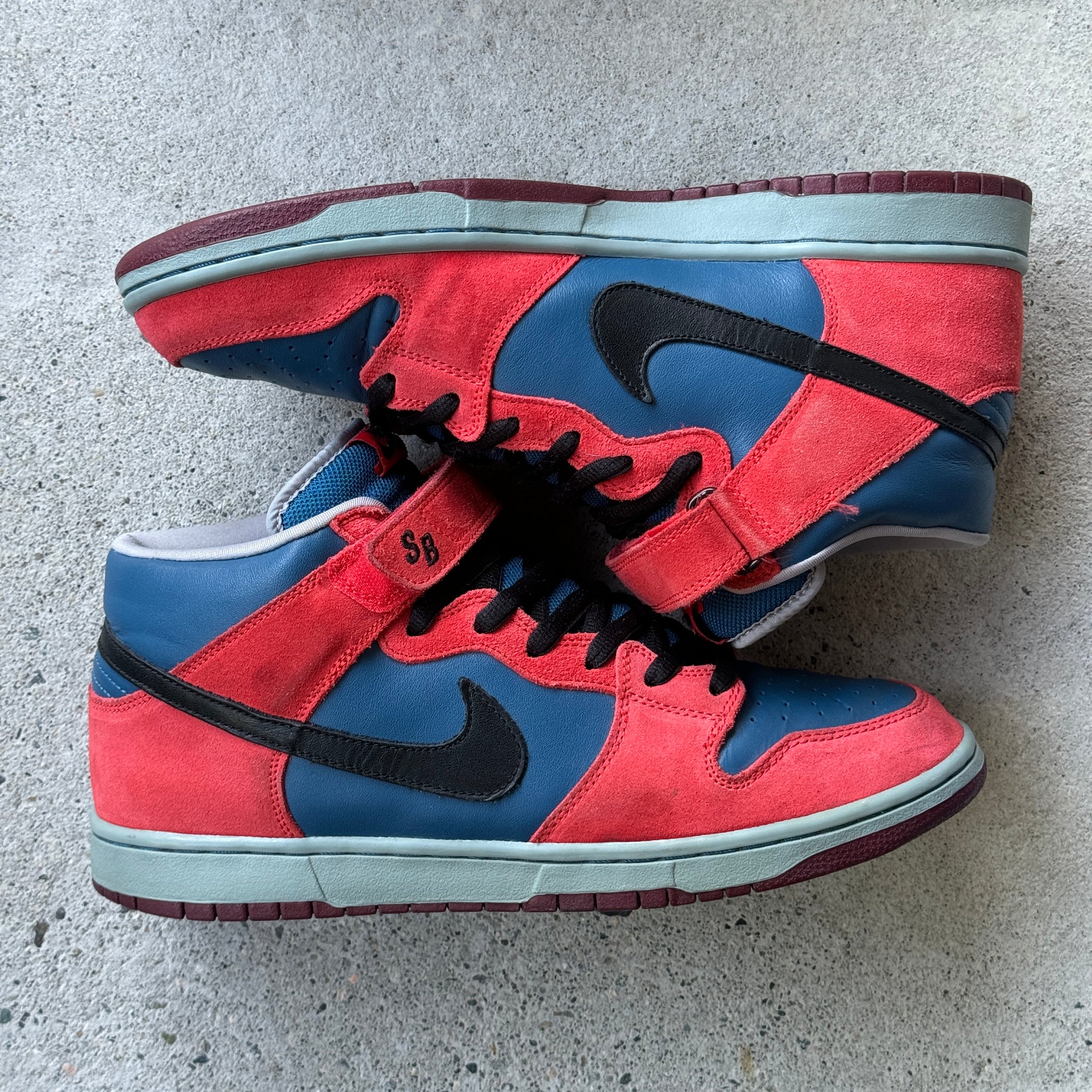 13 US - NIKE SB DUNK MID SPIDERMAN W BOX 2008