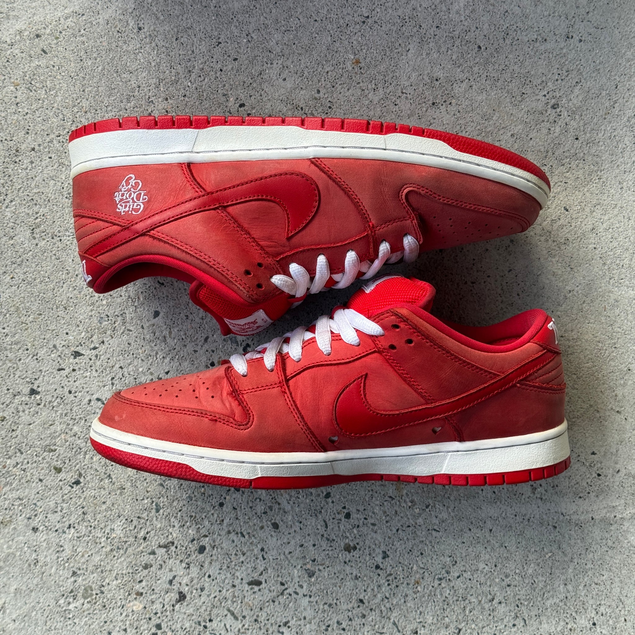 9.5 US - NIKE SB DUNK LOW GIRLS DONT CRY W BOX 2017