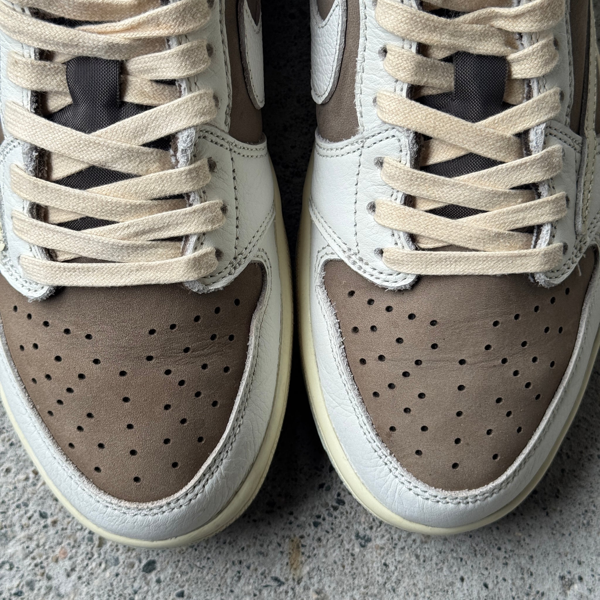 7.5 US - JORDAN 1 LOW TRAVIS SCOTT REVERSE MOCHA 2022