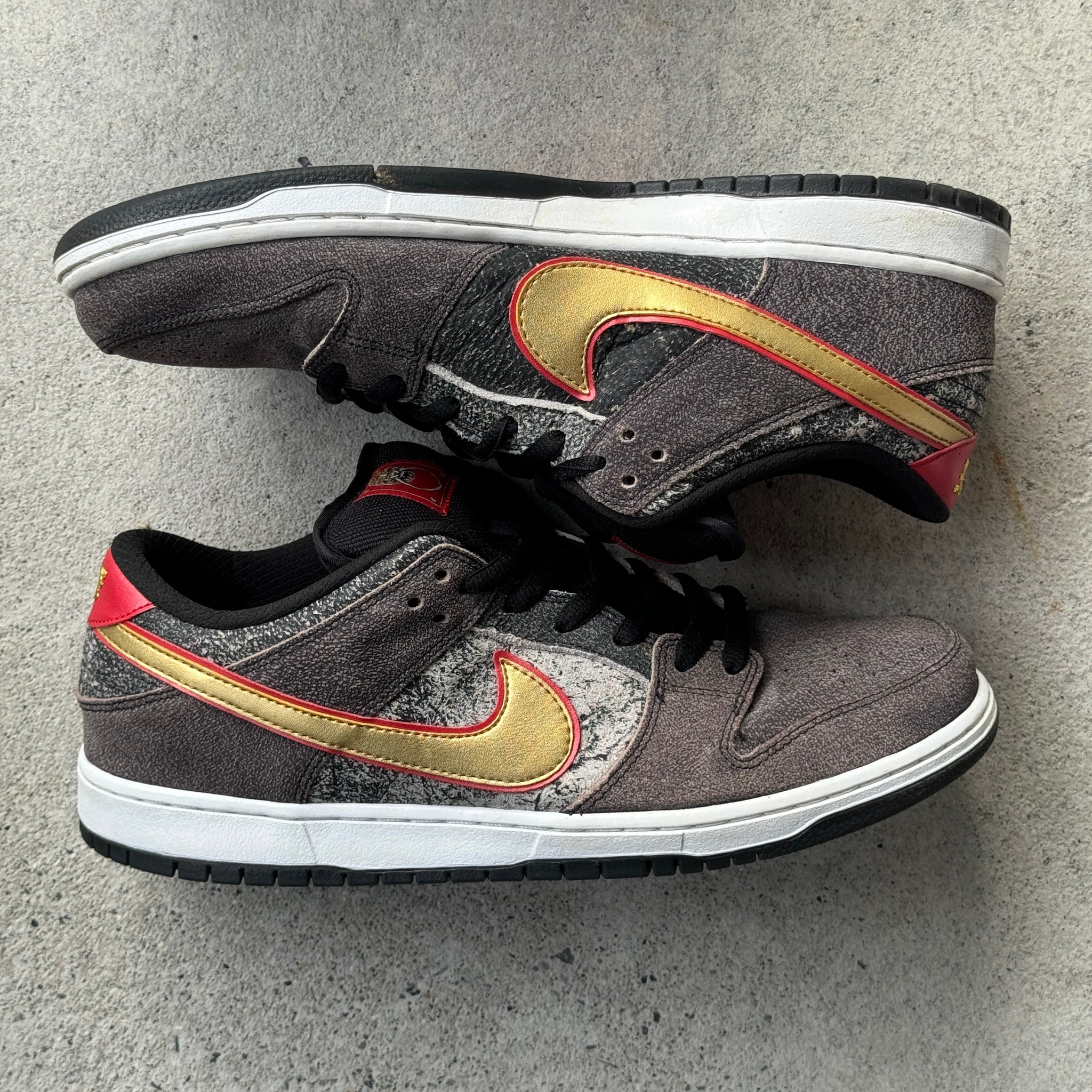 13 US -  NIKE SB DUNK LOW BEIJING  2014