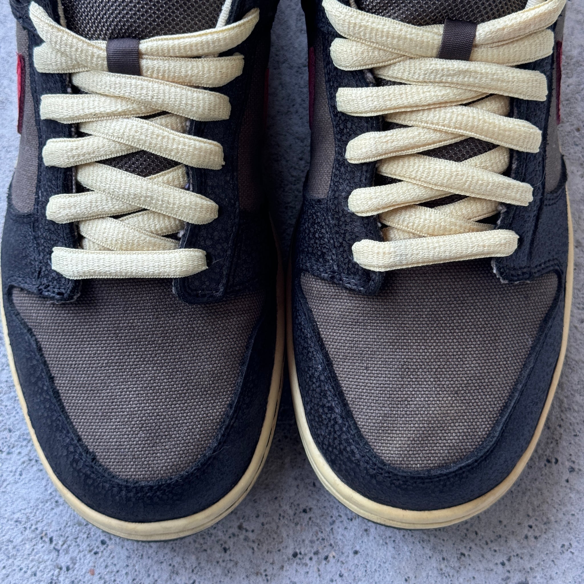7.5 US - NIKE SB DUNK LOW BLACK ATOM RED W BOX 2008