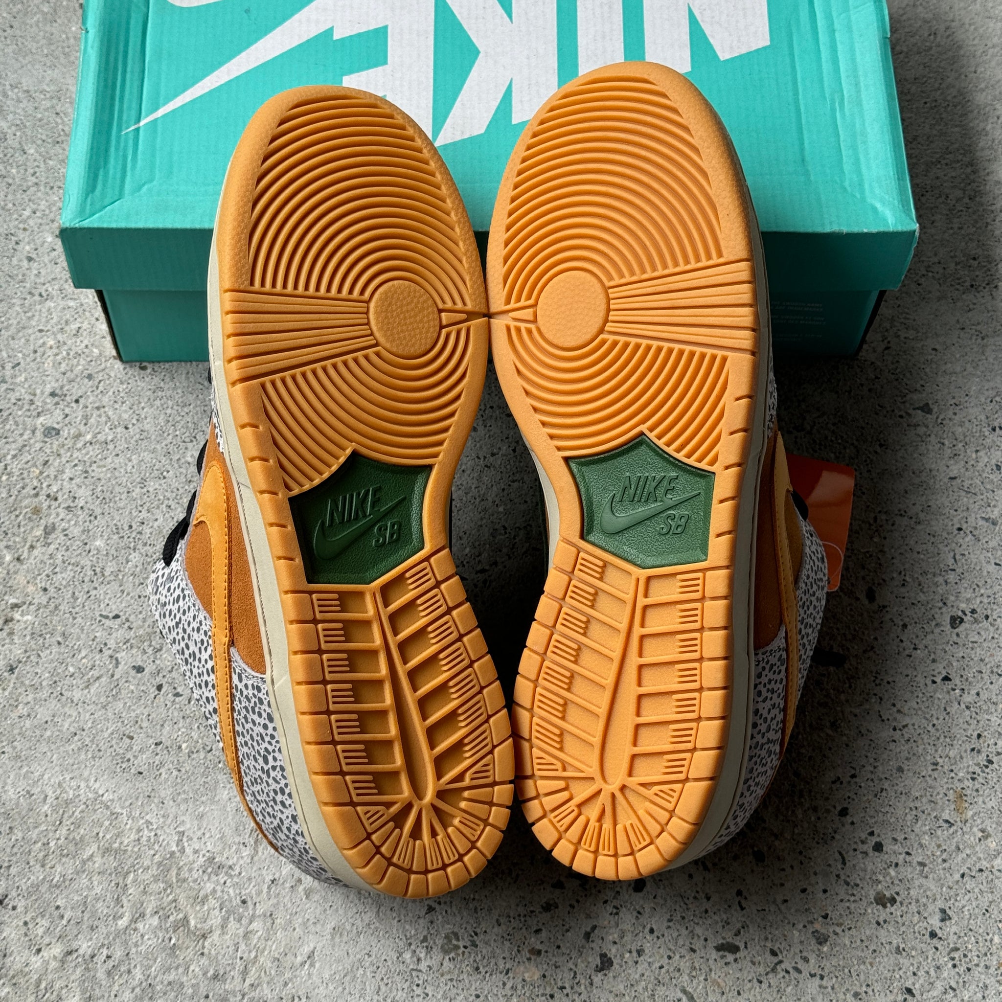 11 US - DS NIKE SB DUNK LOW SAFARI W BOX 2020