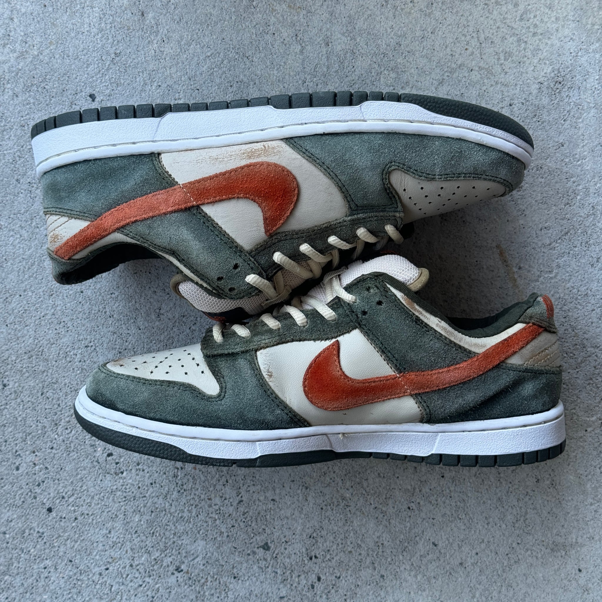 10 US - NIKE SB DUNK LOW EMB "UN-ERIE" 2006