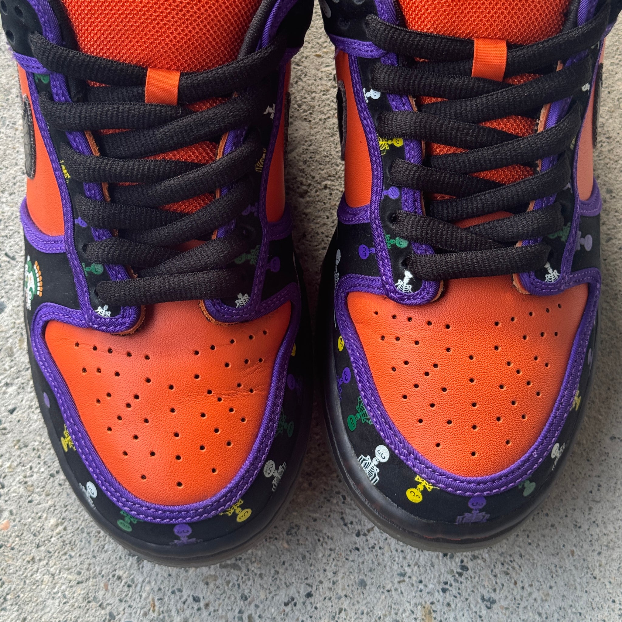 8.5 US - NIKE SB DUNK LOW DAY OF THE DEAD W BOX 2006