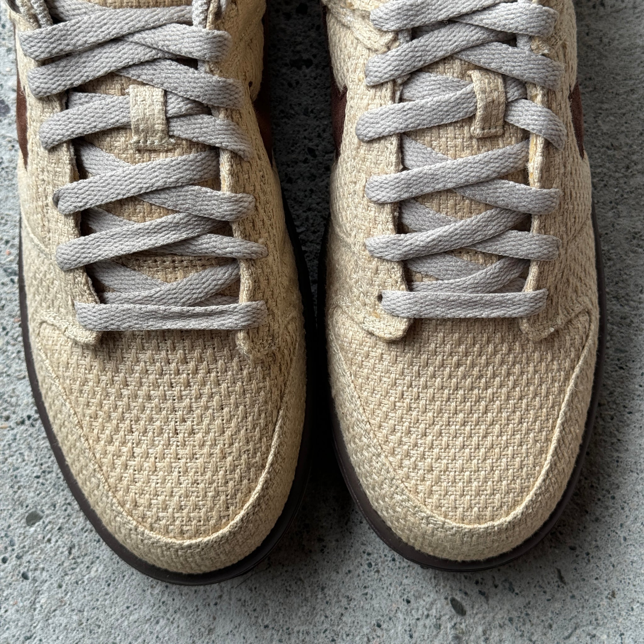 10 US - DS NIKE DUNK LOW NET MEDIUM BROWN HEMP W BOX 2005