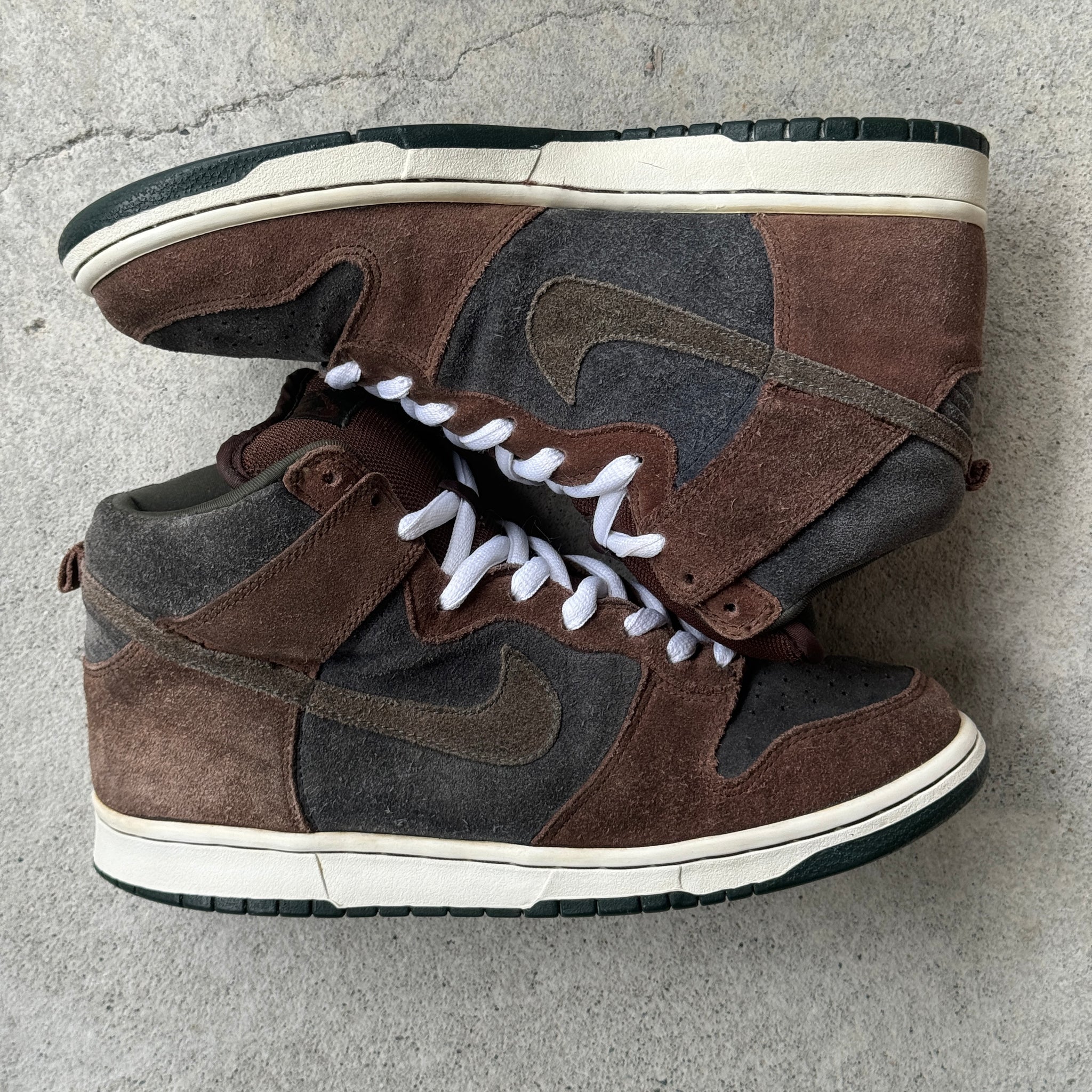 9.5 US - NIKE SB DUNK HIGH PAUL BROWN 2002