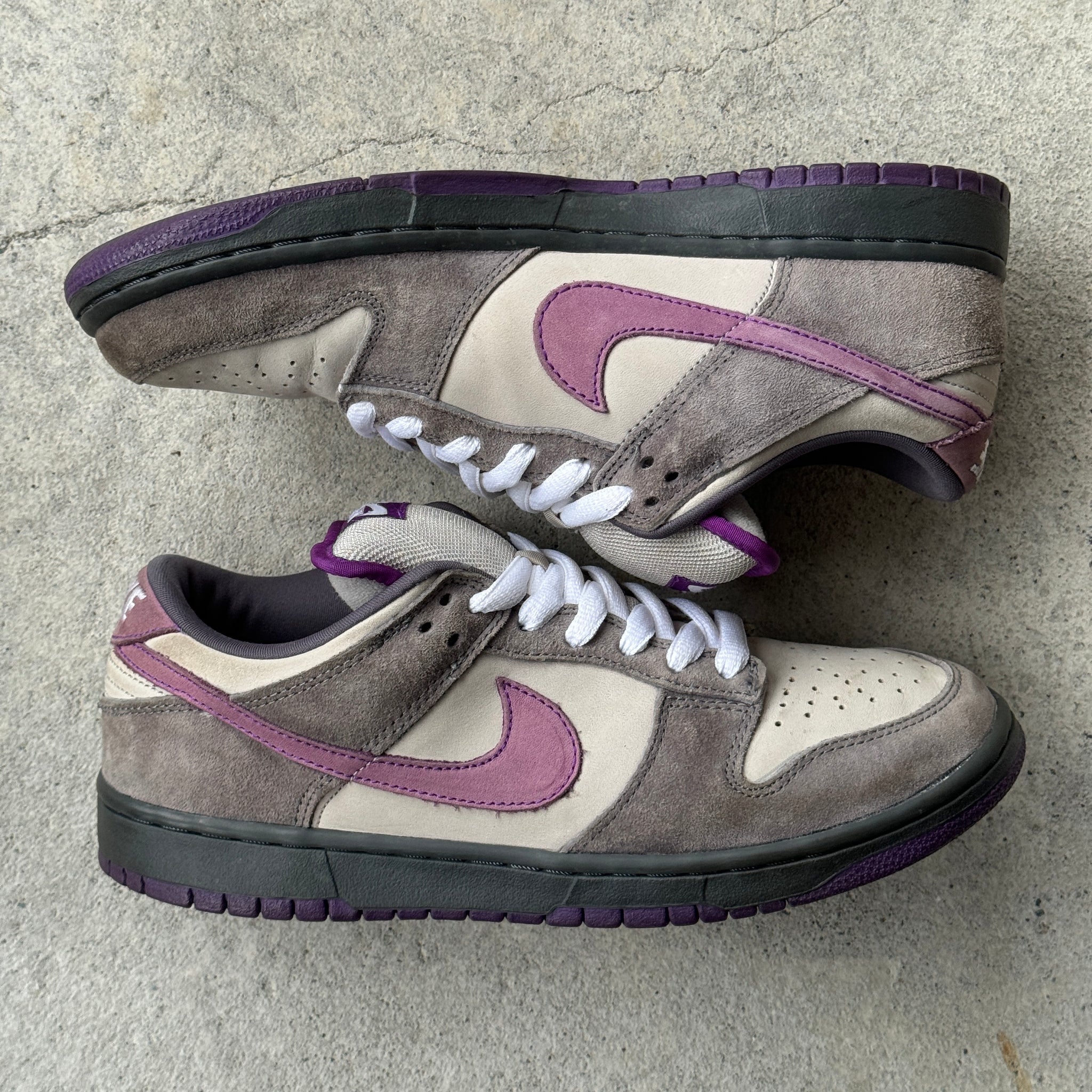 9.5 US - NIKE SB DUNK LOW PURPLE PIGEON 2006