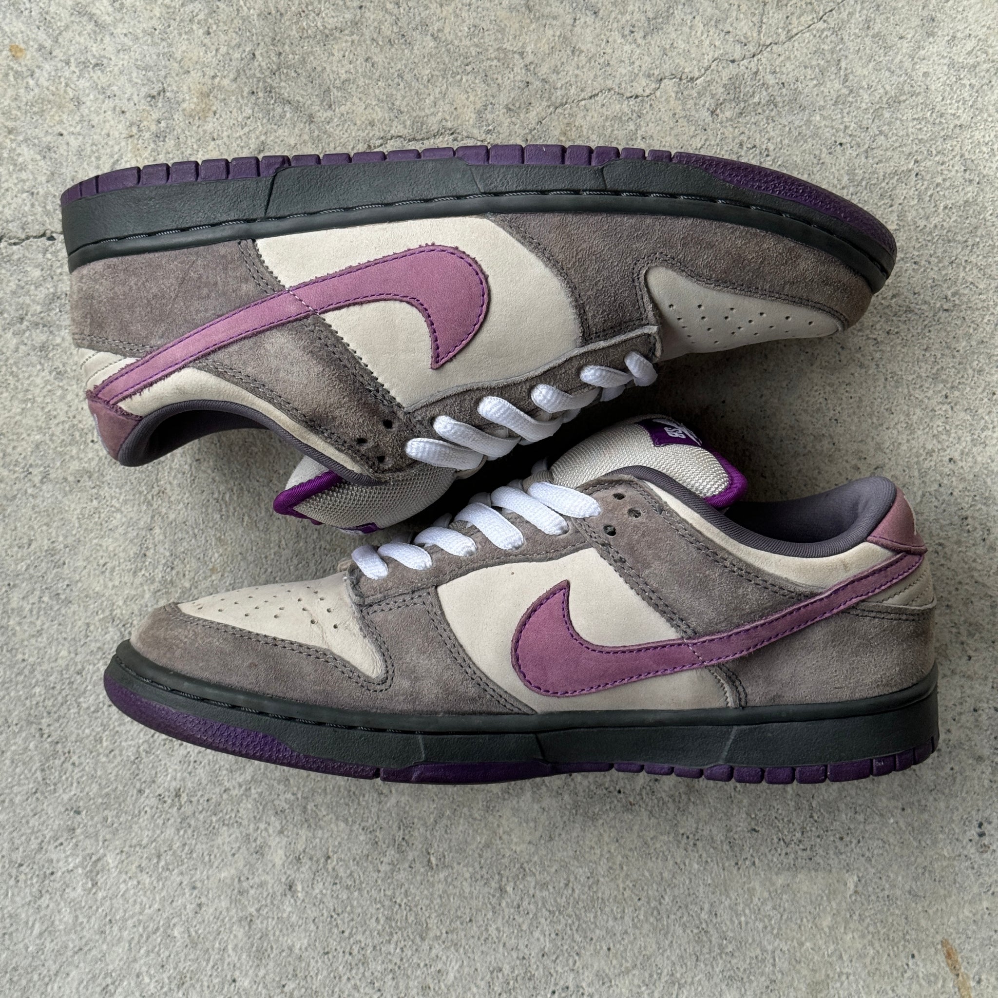 9.5 US - NIKE SB DUNK LOW PURPLE PIGEON 2006