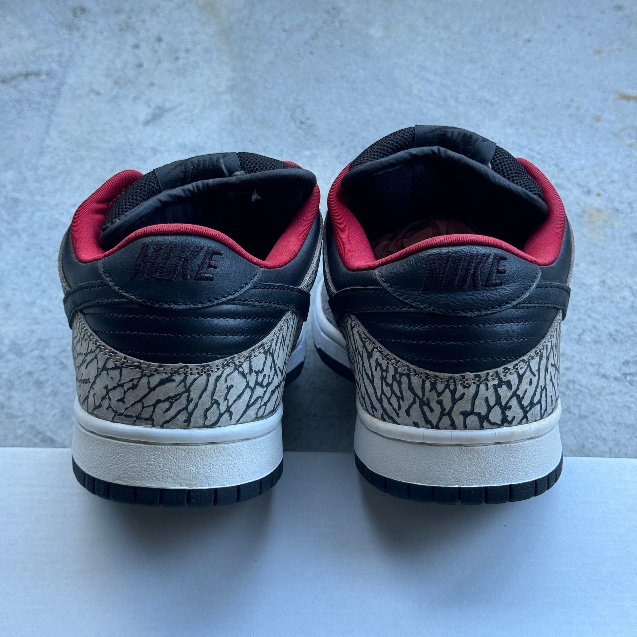 11.5 US - NIKE SB DUNK LOW SUPREME BLACK CEMENT 2002