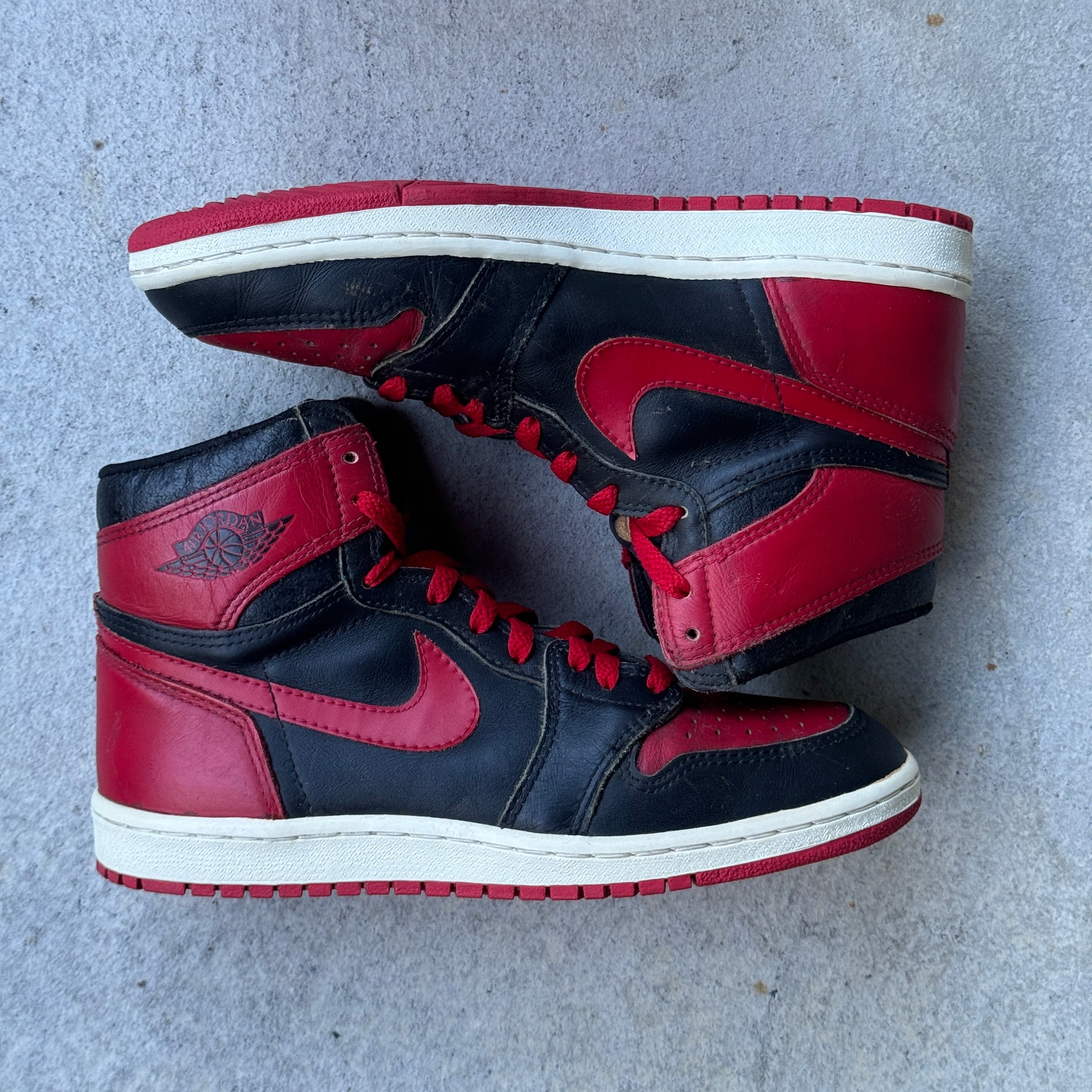 9 US - JORDAN 1 BLACK/RED W BOX 1985