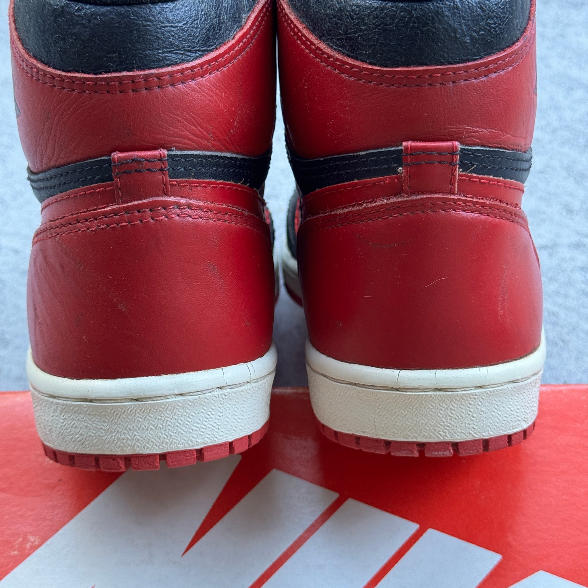 9 US - JORDAN 1 BLACK/RED W BOX 1985