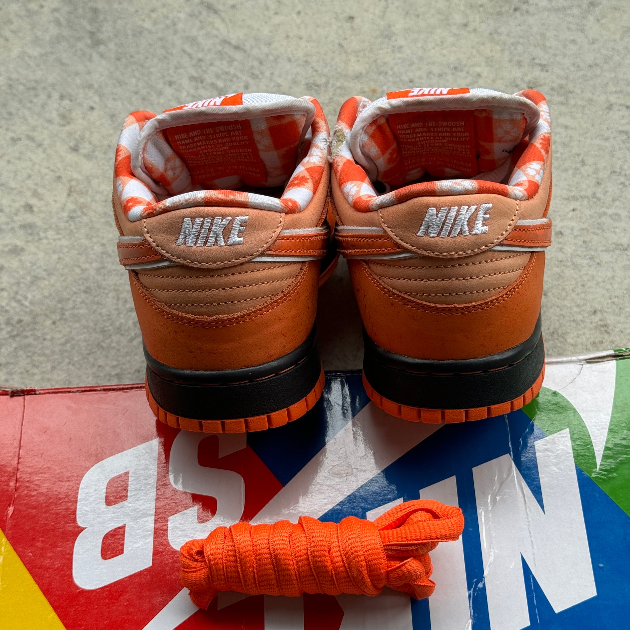 7.5 US - NIKE SB DUNK LOW ORANGE LOBSTER W BOX 2022