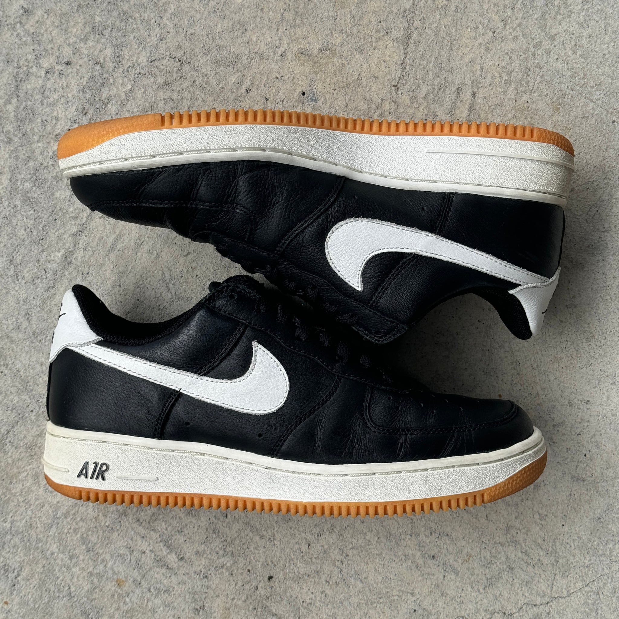 9.5 US - NIKE AIR FORCE 1 COURIR 2002