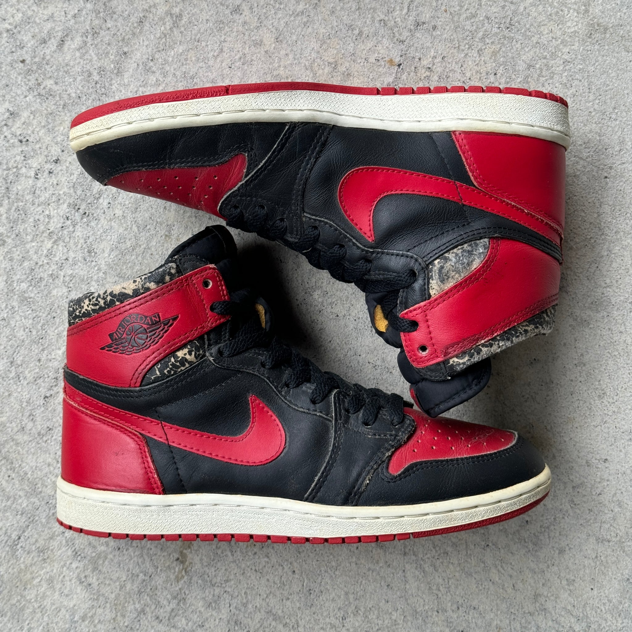 9 US - JORDAN 1 BLACK/RED 1985