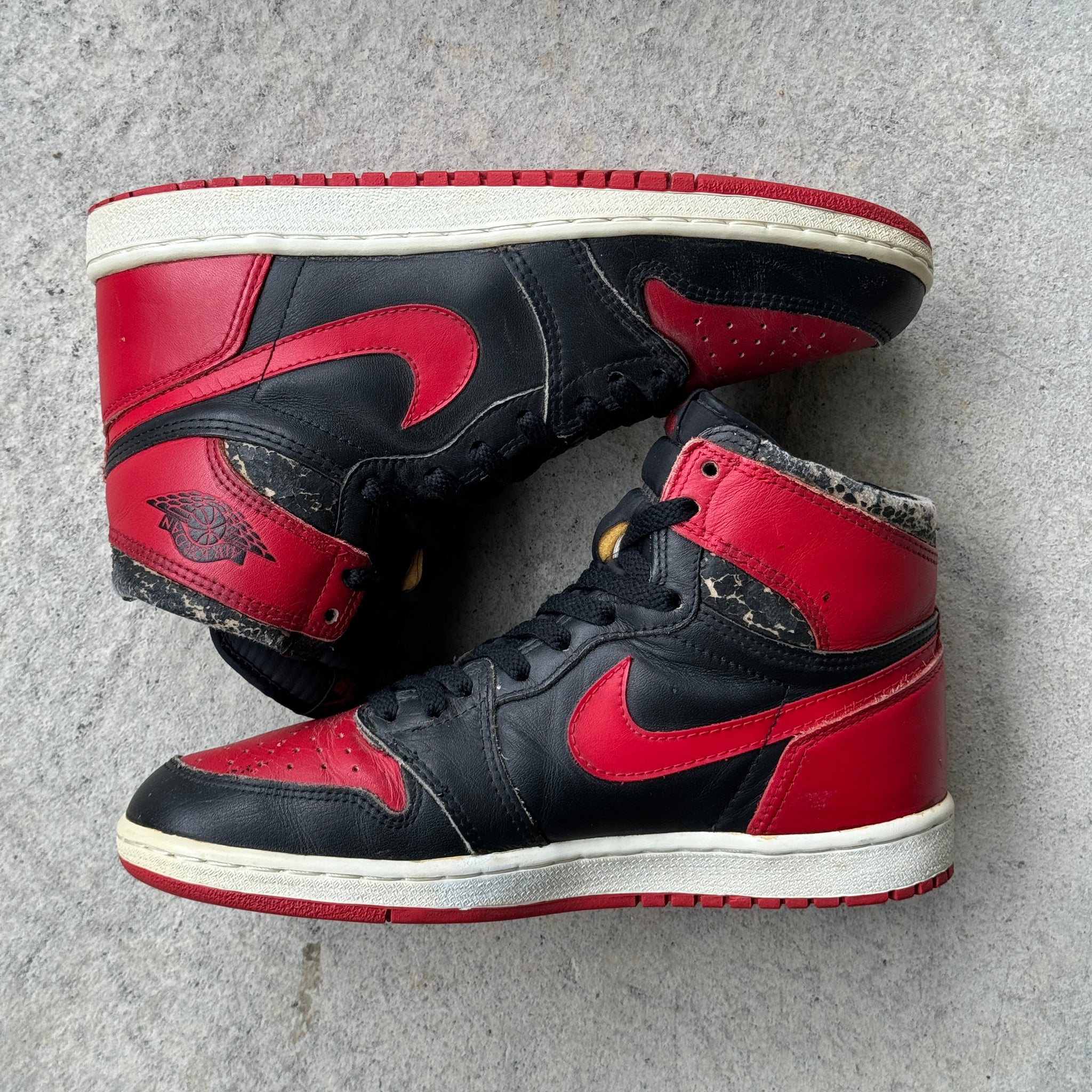 9 US - JORDAN 1 BLACK/RED 1985