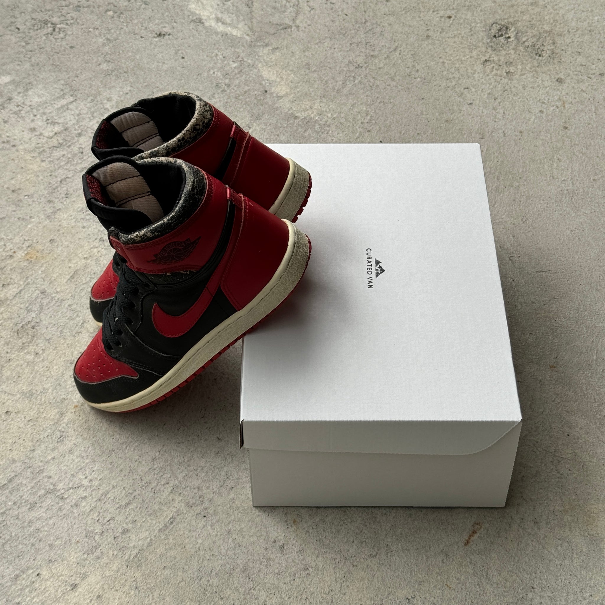 9 US - JORDAN 1 BLACK/RED 1985