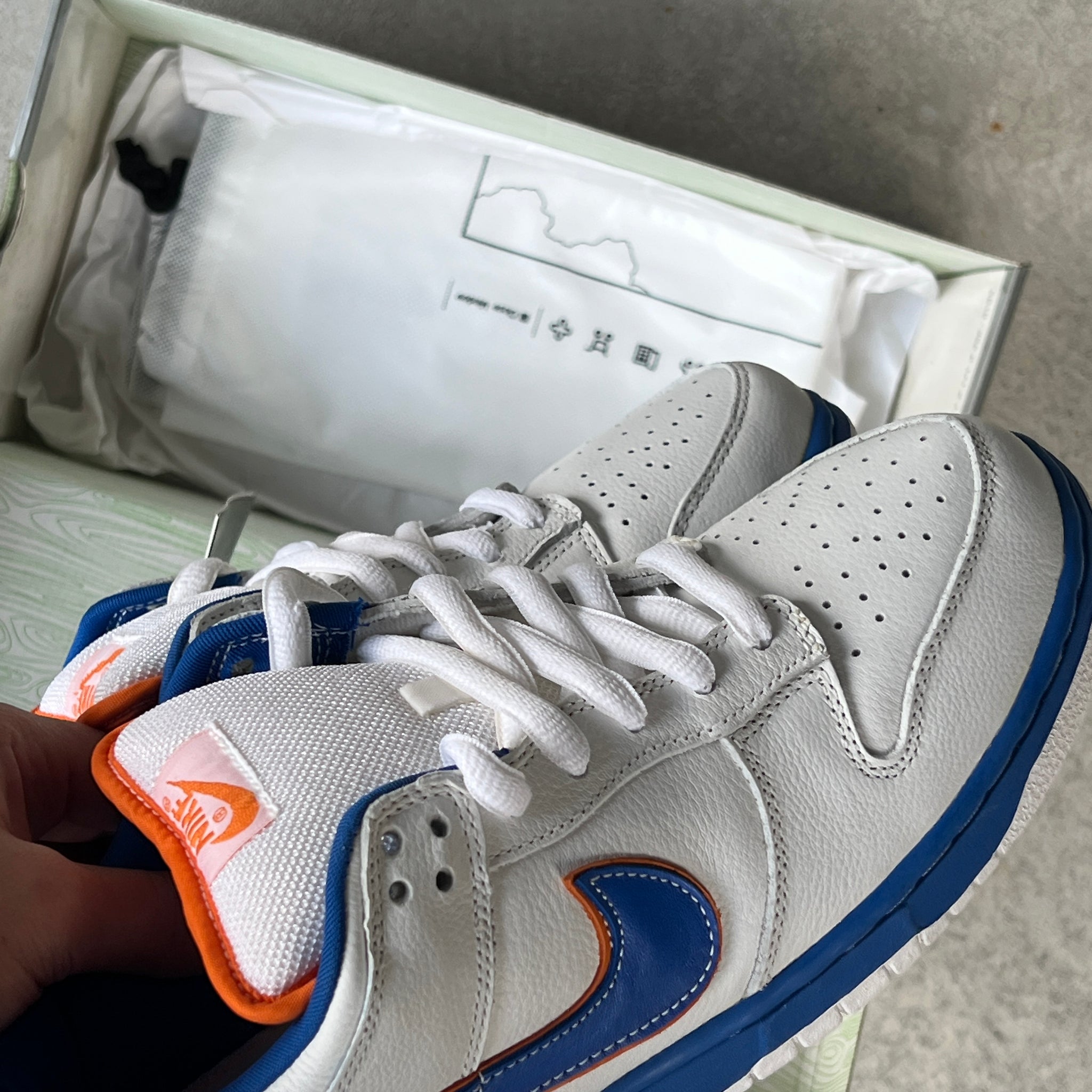 9 US - DS NIKE SB DUNK LOW MEDICOM 1 2004 W BOX