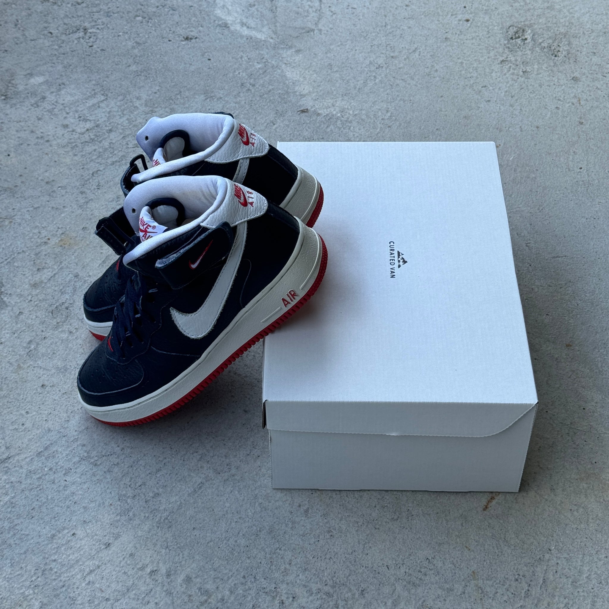 9.5 US - NIKE AIR FORCE 1 MID SC OBSIDIAN/RED 2000