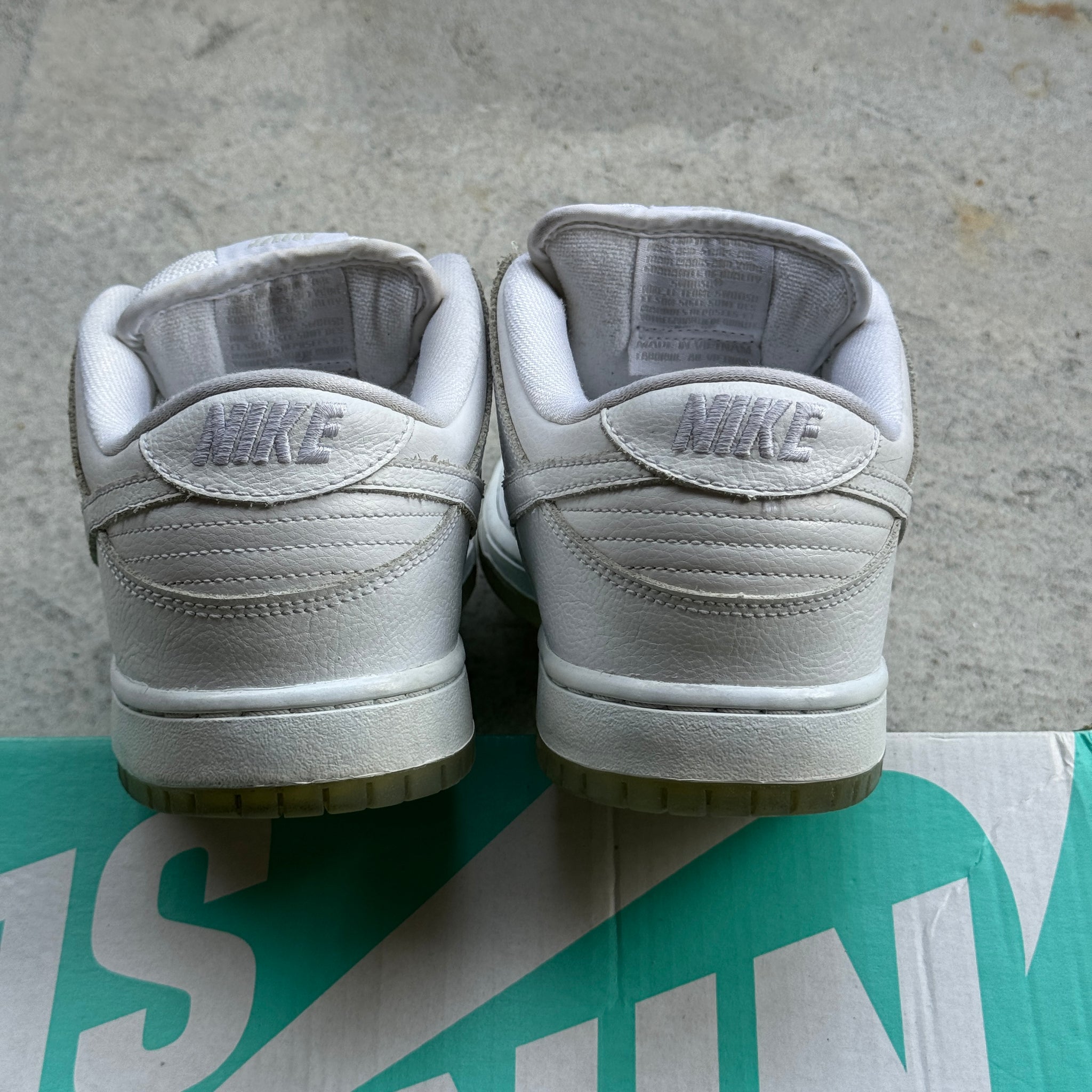 9.5 US - NIKE SB DUNK LOW WHITE ICE W BOX 2014