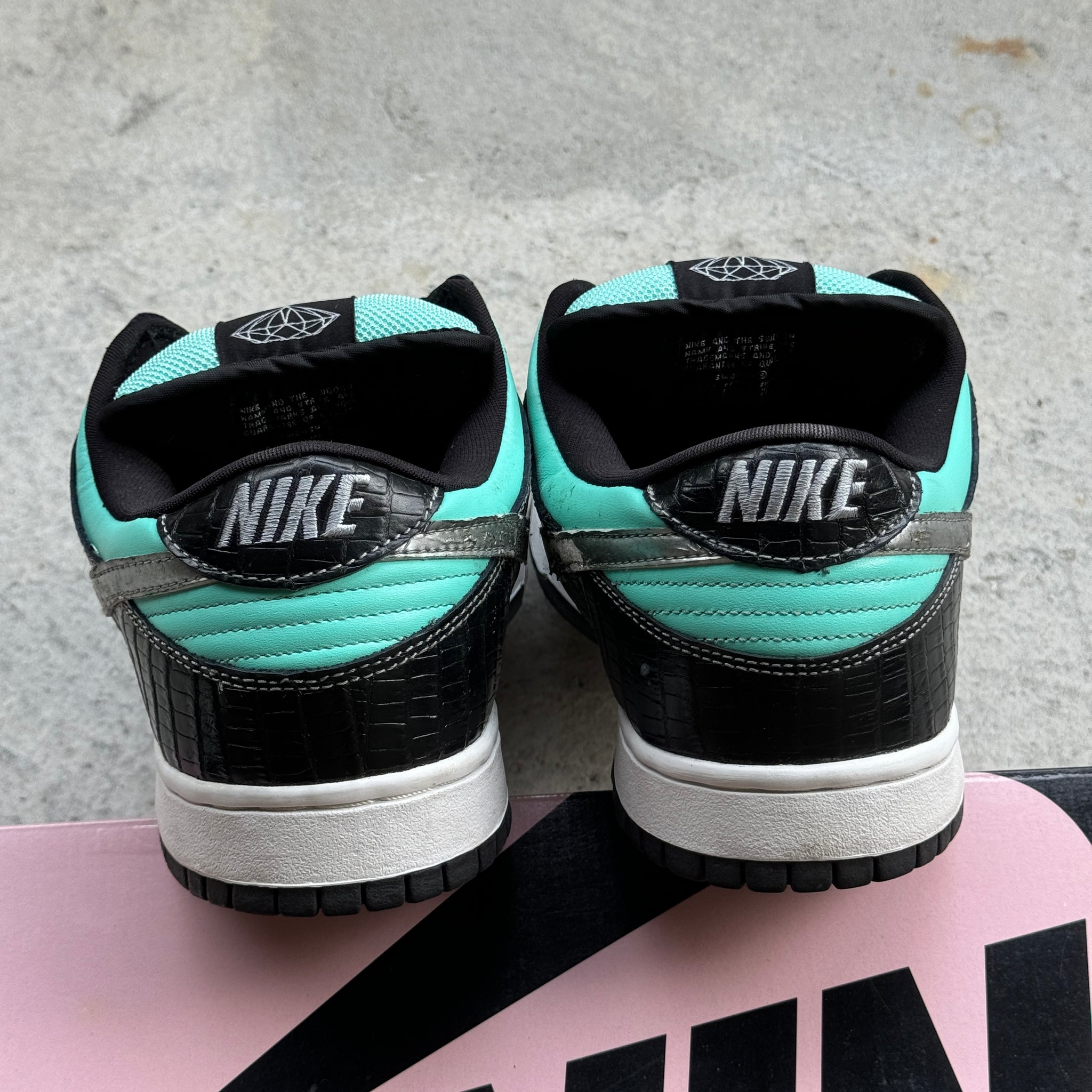 10.5 US - NIKE SB DUNK LOW TIFFANY DIAMOND W BOX 2005