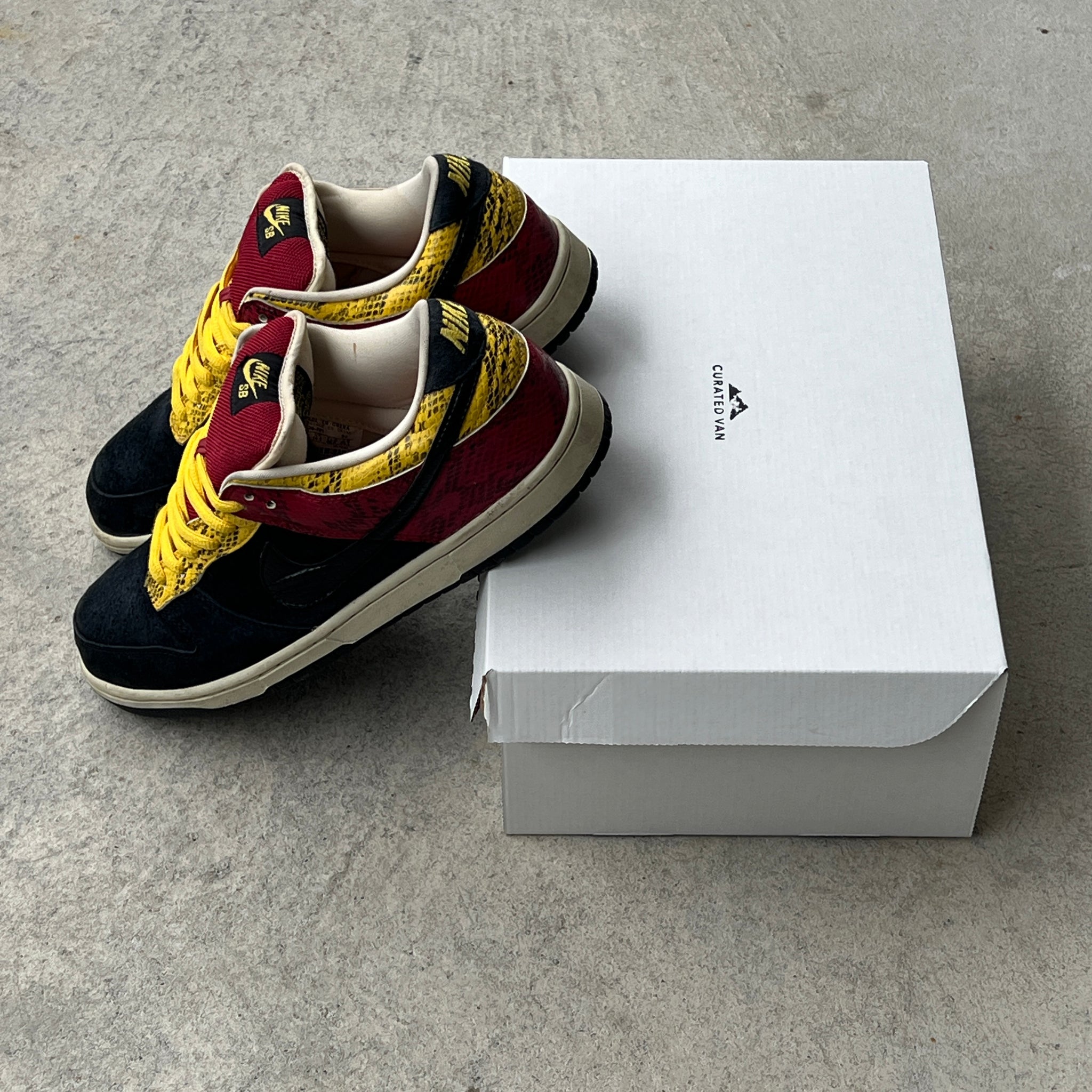 11.5 US - NIKE SB DUNK LOW CORAL SNAKE 2007