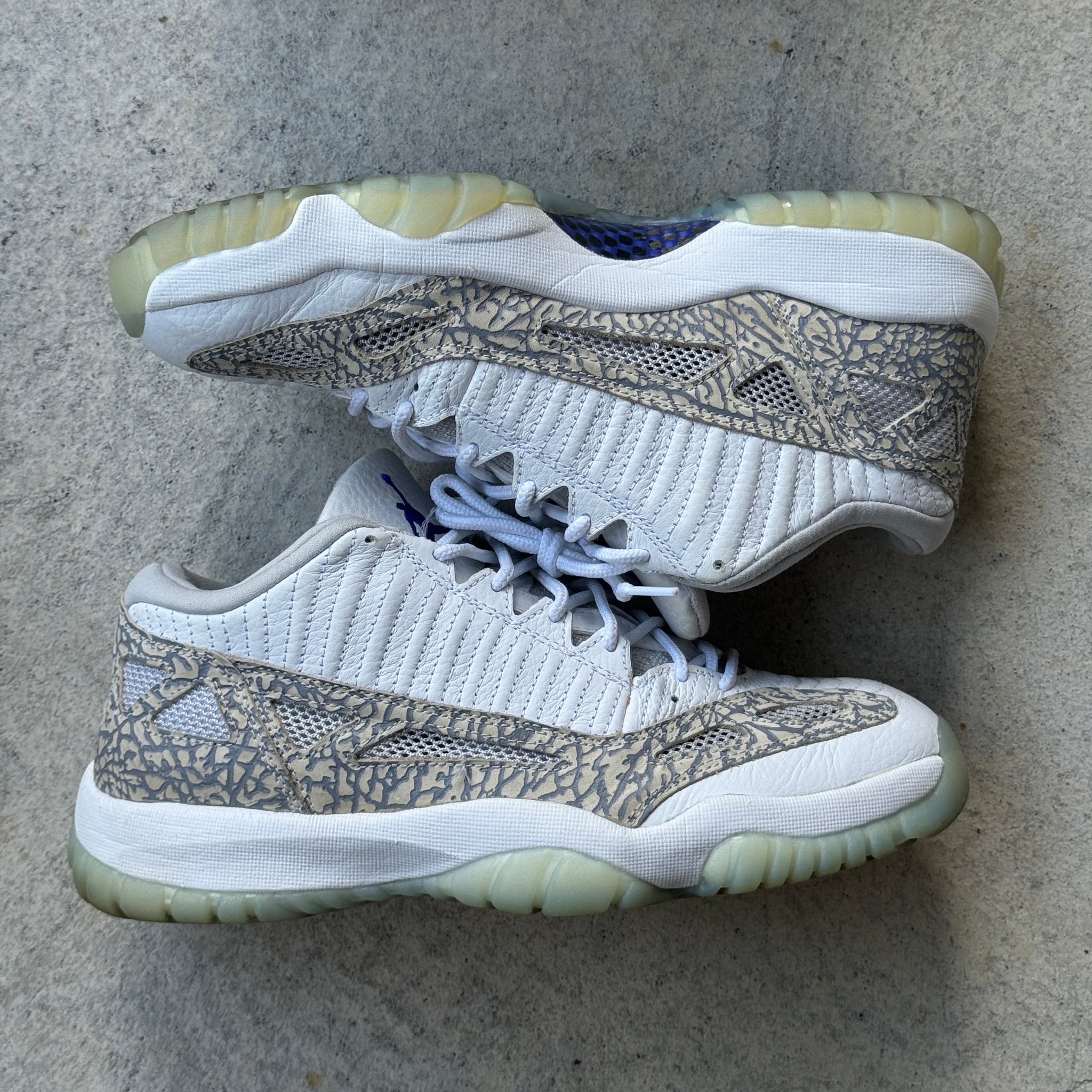 9.5 US - JORDAN 11 LOW COLBALT IE 2003