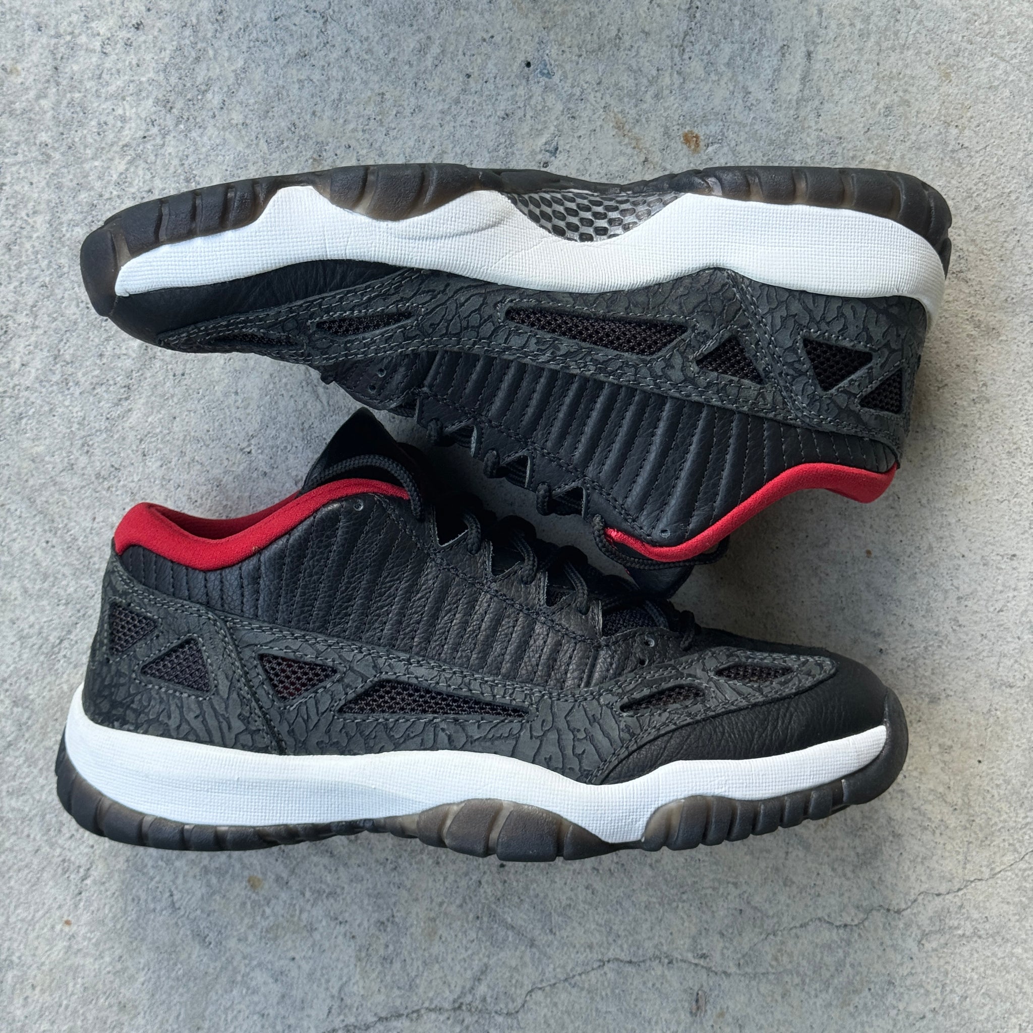 9.5 US - JORDAN 11 LOW BLACK RETRO IE 2003