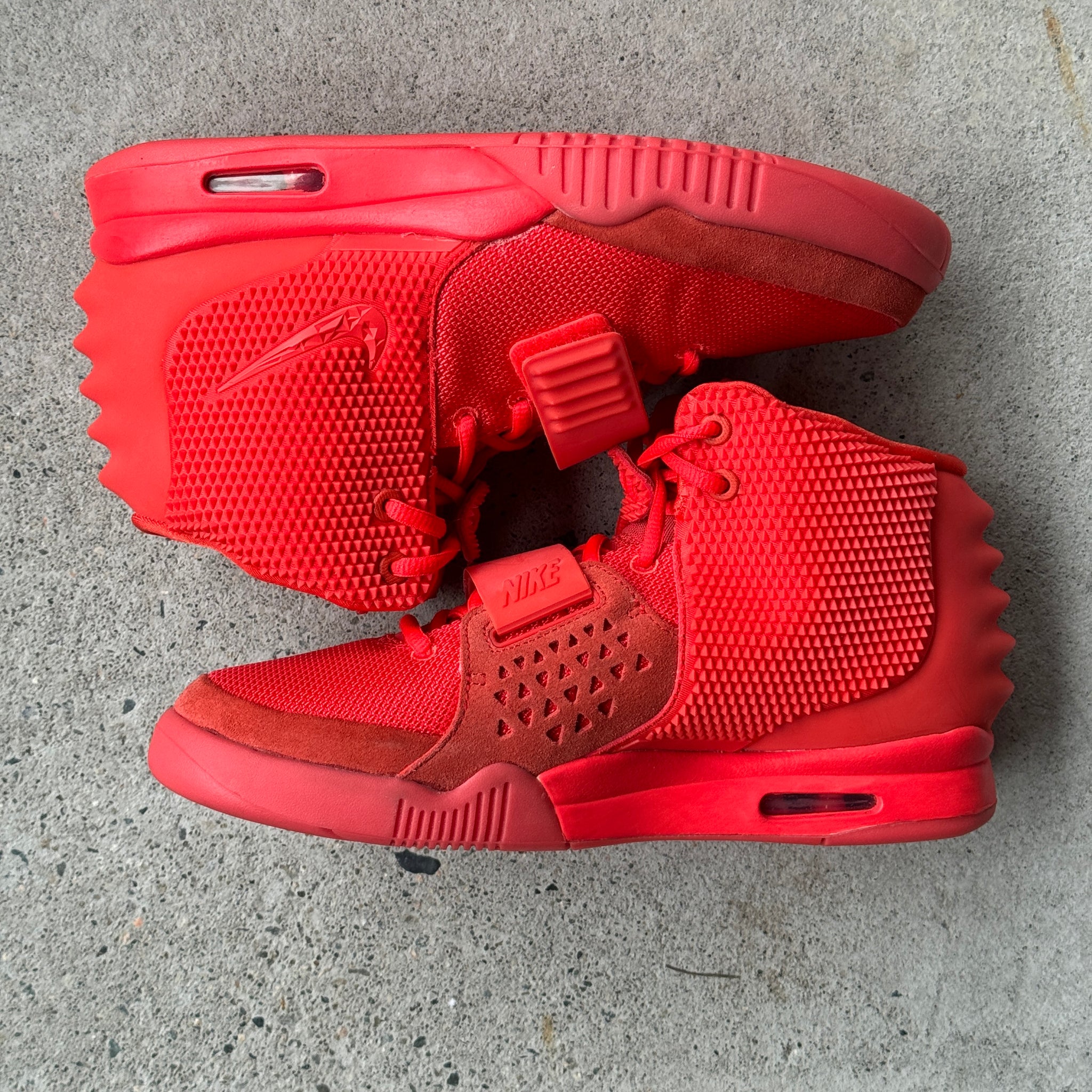 9 US - DS NIKE AIR YEEZY 2 RED OCTOBER W BOX 2014