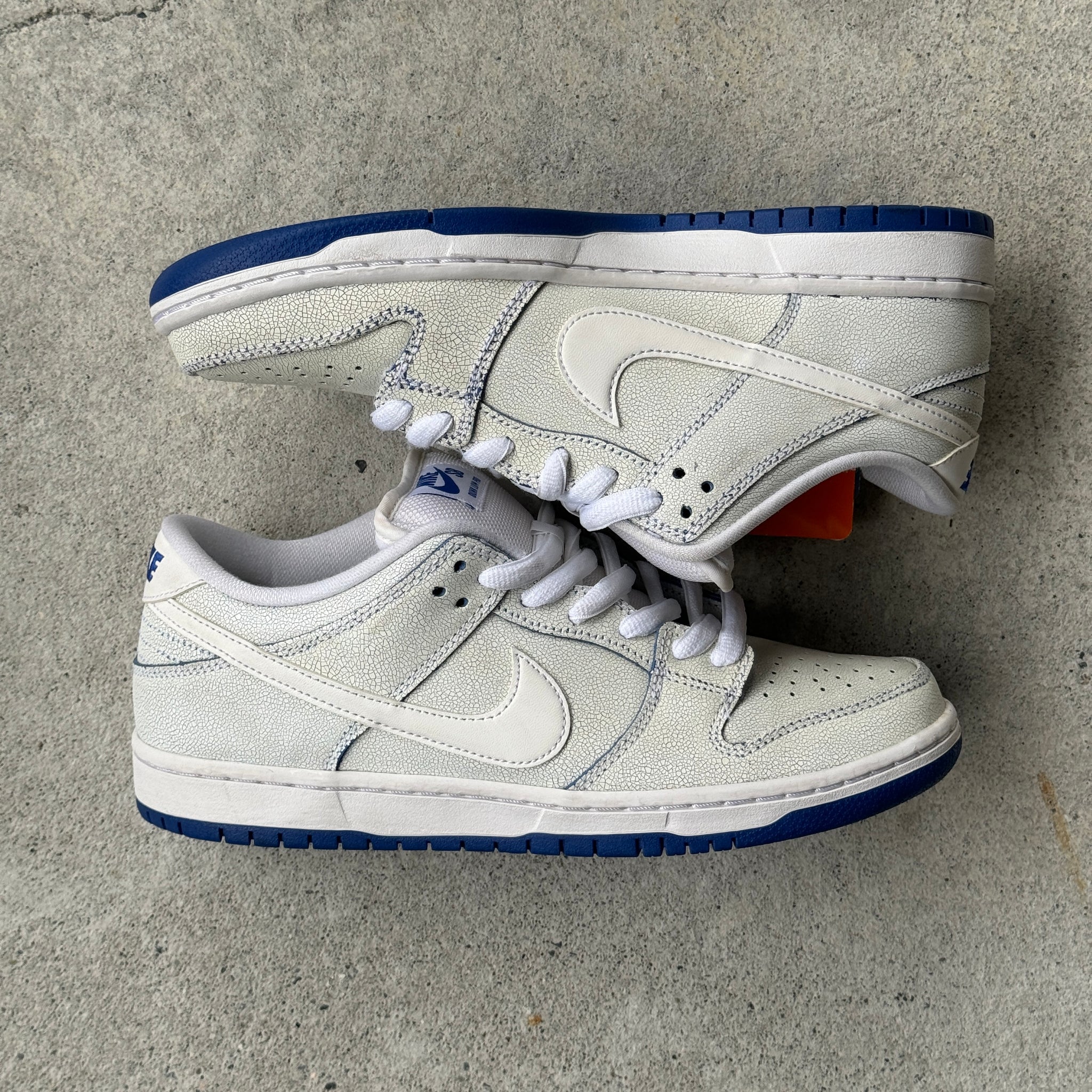 8.5 US - DS NIKE SB DUNK LOW PORCELAIN W BOX 2019