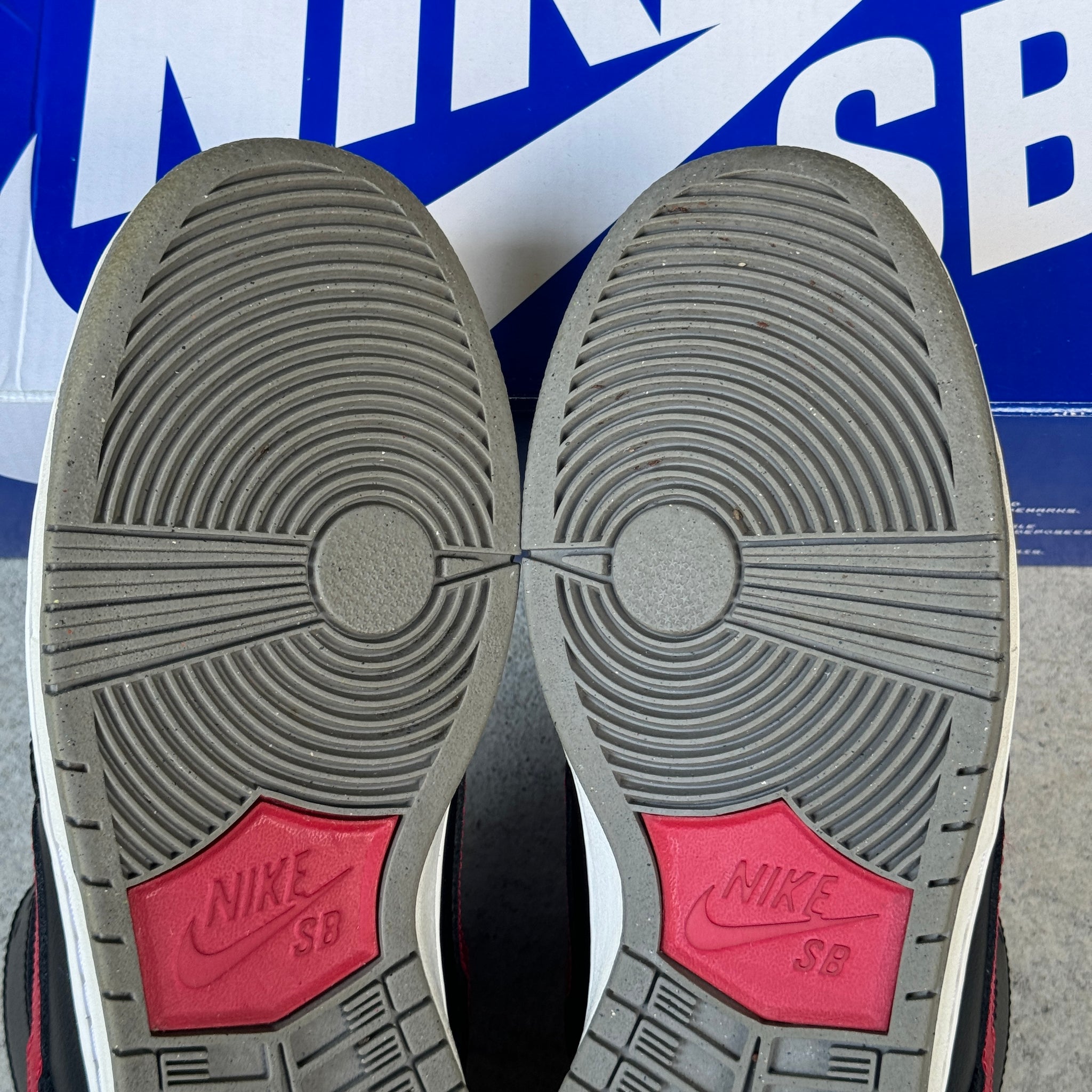 9.5 US - NIKE SB DUNK LOW SHRIMP W BOX 2012