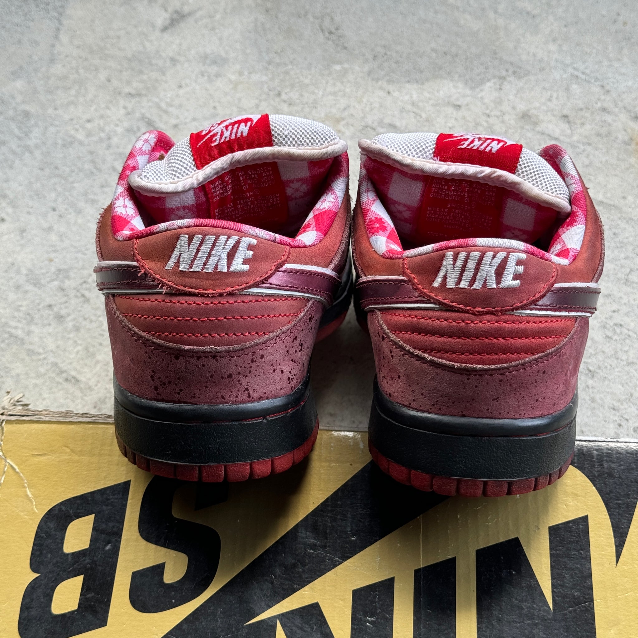 9 US - NIKE SB DUNK LOW RED LOBSTER W BOX 2008