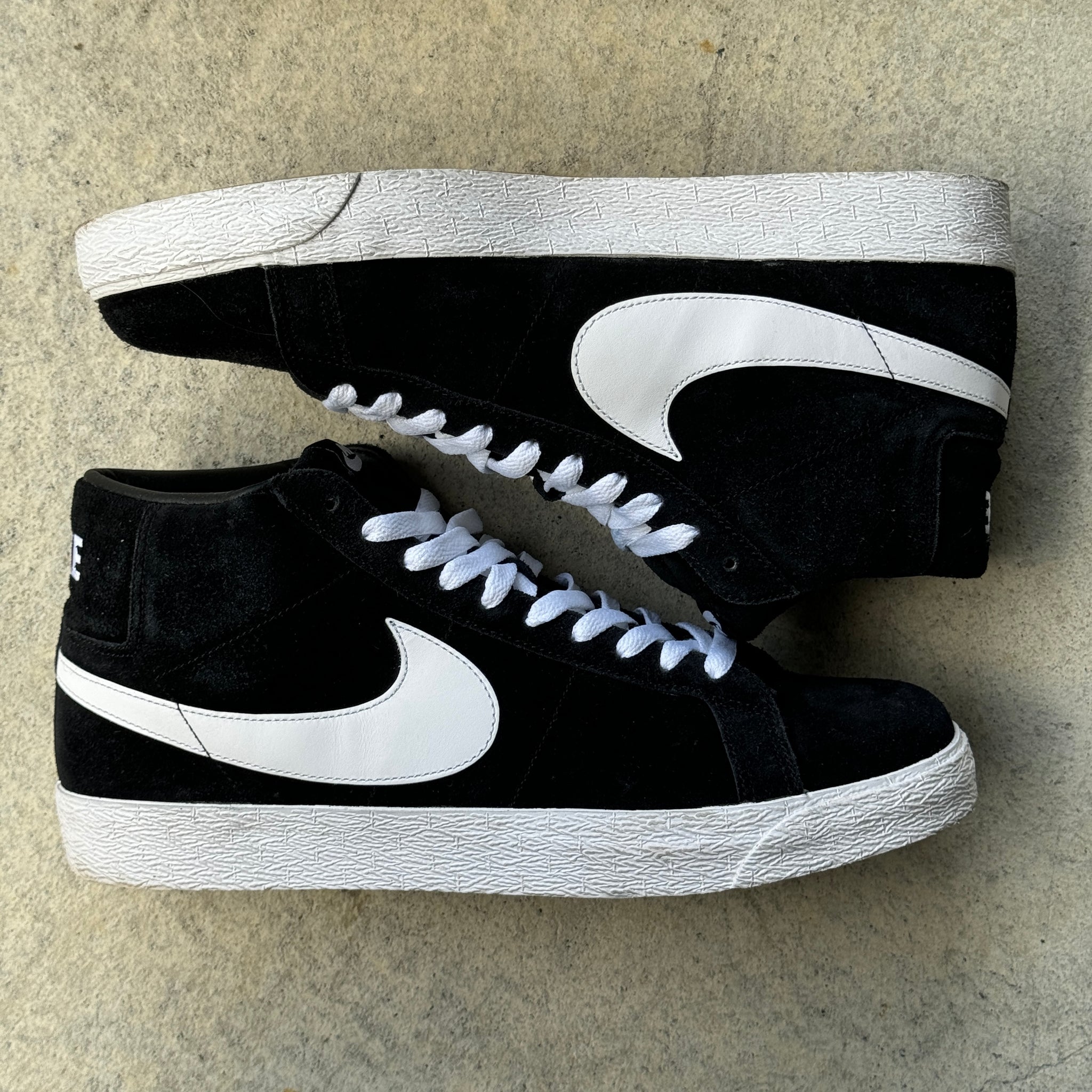 12 US - NIKE SB BLAZER HIGH BLACK/WHITE W BOX 2009