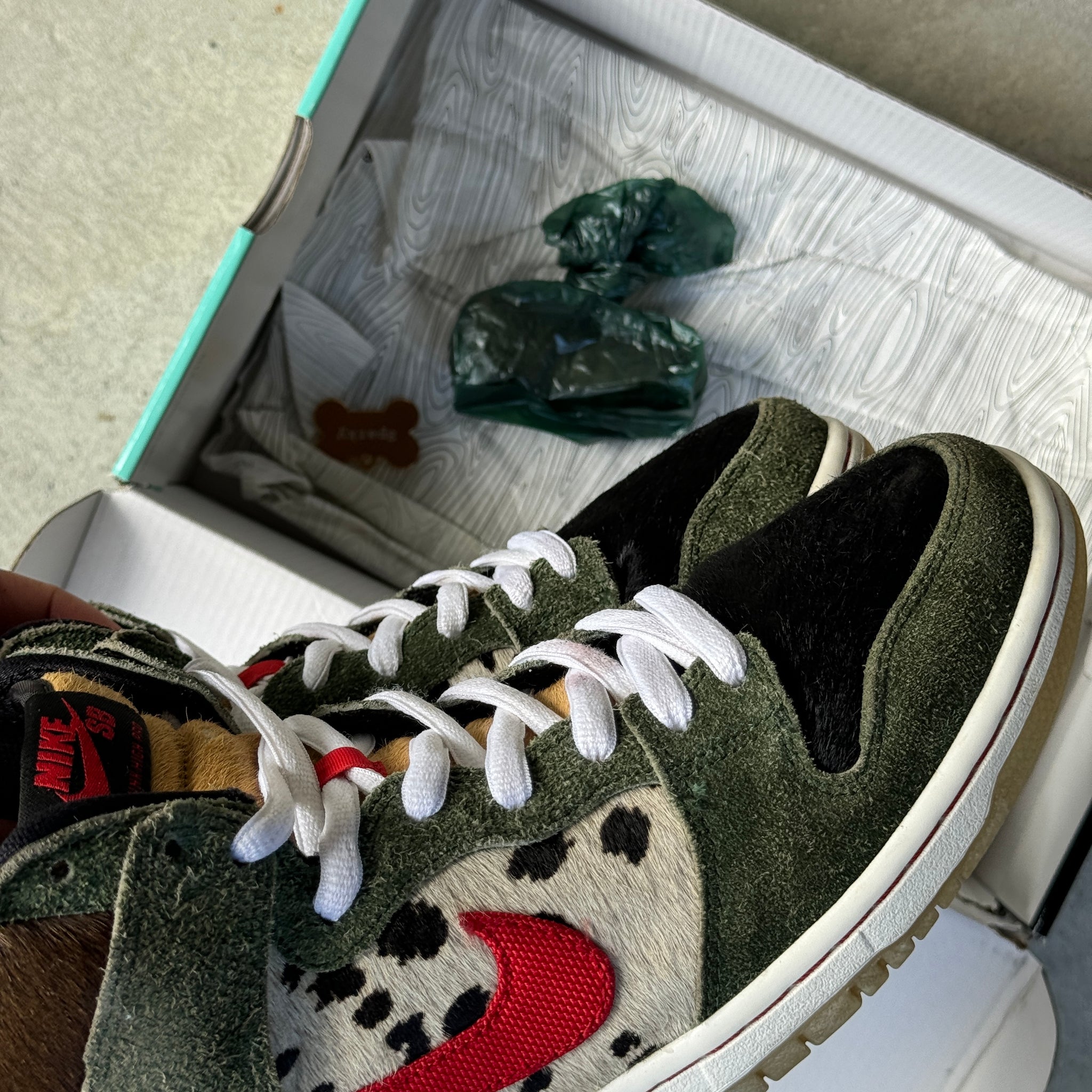 8.5 US - NIKE SB DUNK HIGH DOG WALKER W BOX BOX 2019