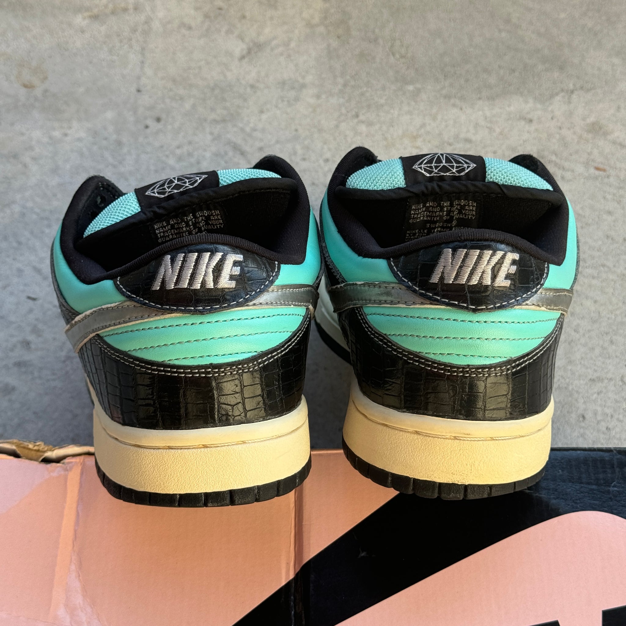 10 US - NIKE SB DUNK LOW TIFFANY DIAMOND 2005