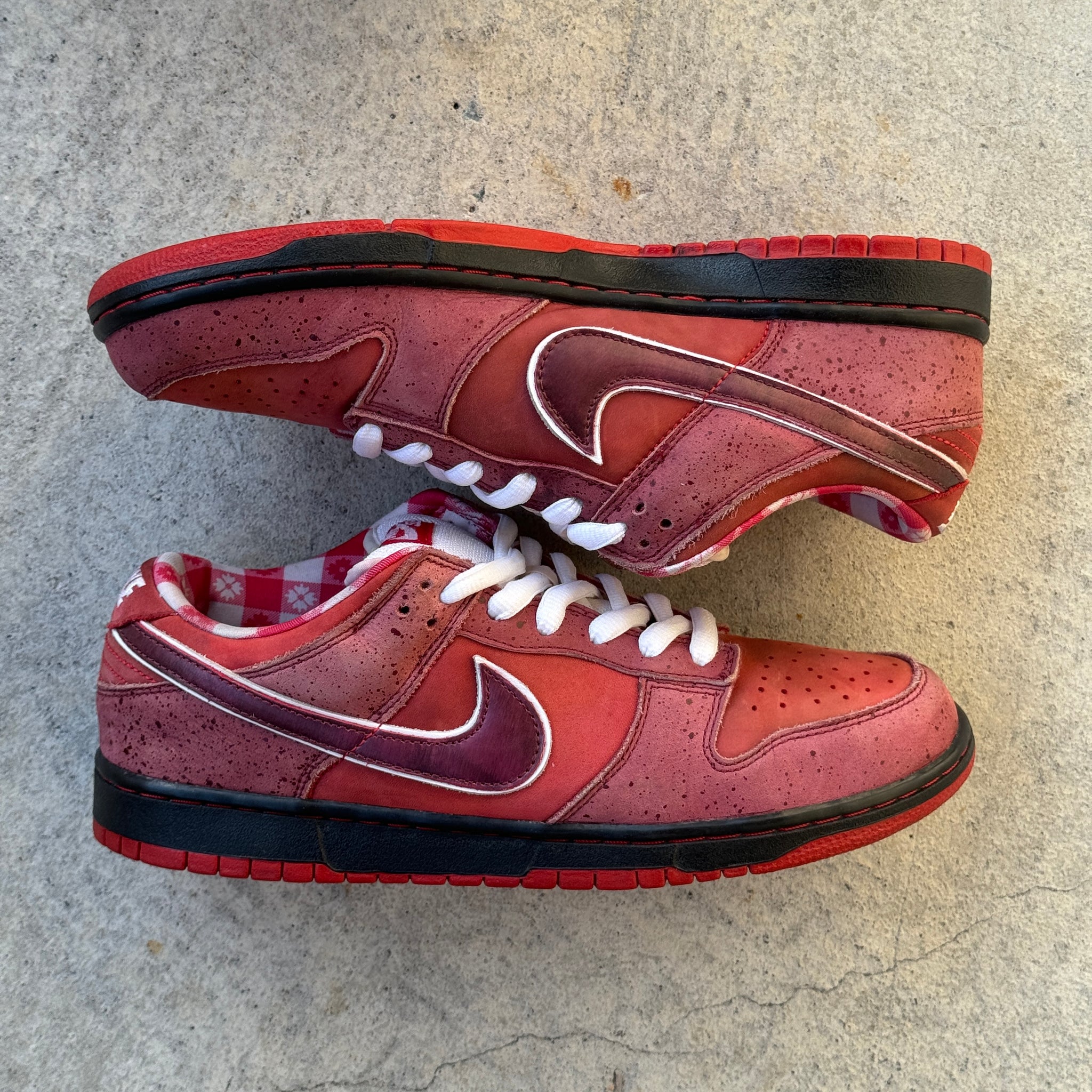 10.5 US - NIKE SB DUNK LOW RED LOBSTER W BOX 2008