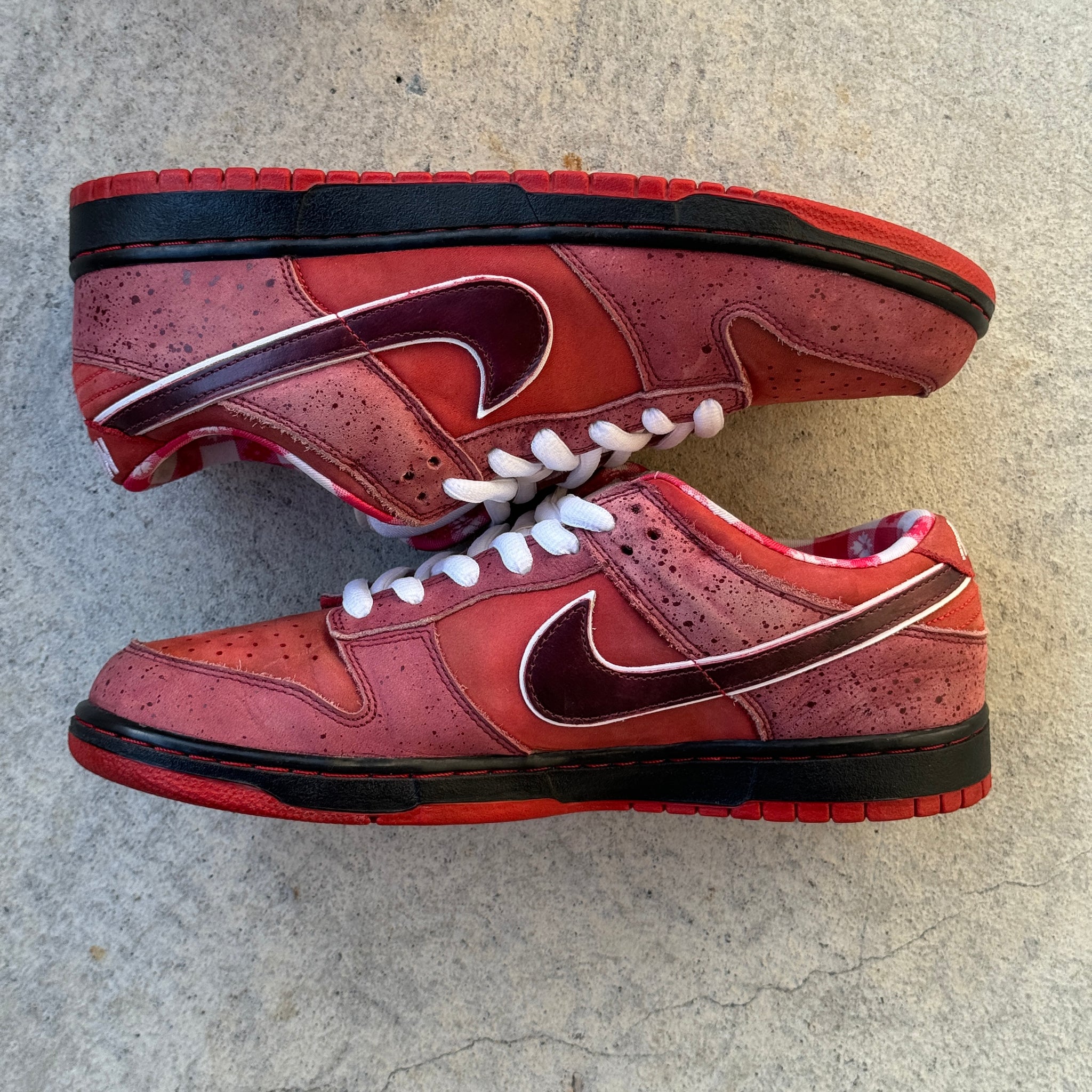 10.5 US - NIKE SB DUNK LOW RED LOBSTER W BOX 2008