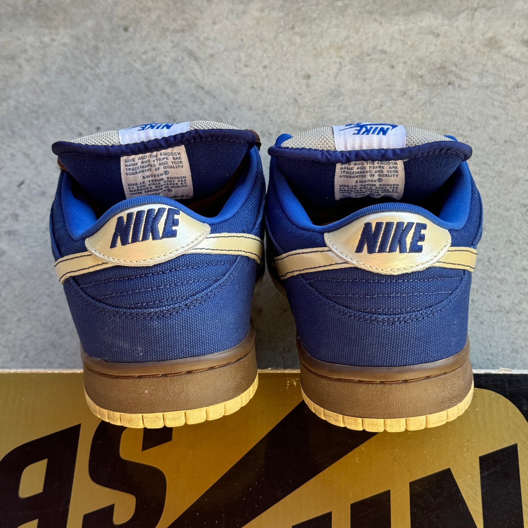 10 US -  NIKE SB DUNK LOW GOLD RAIL W BOX 2008