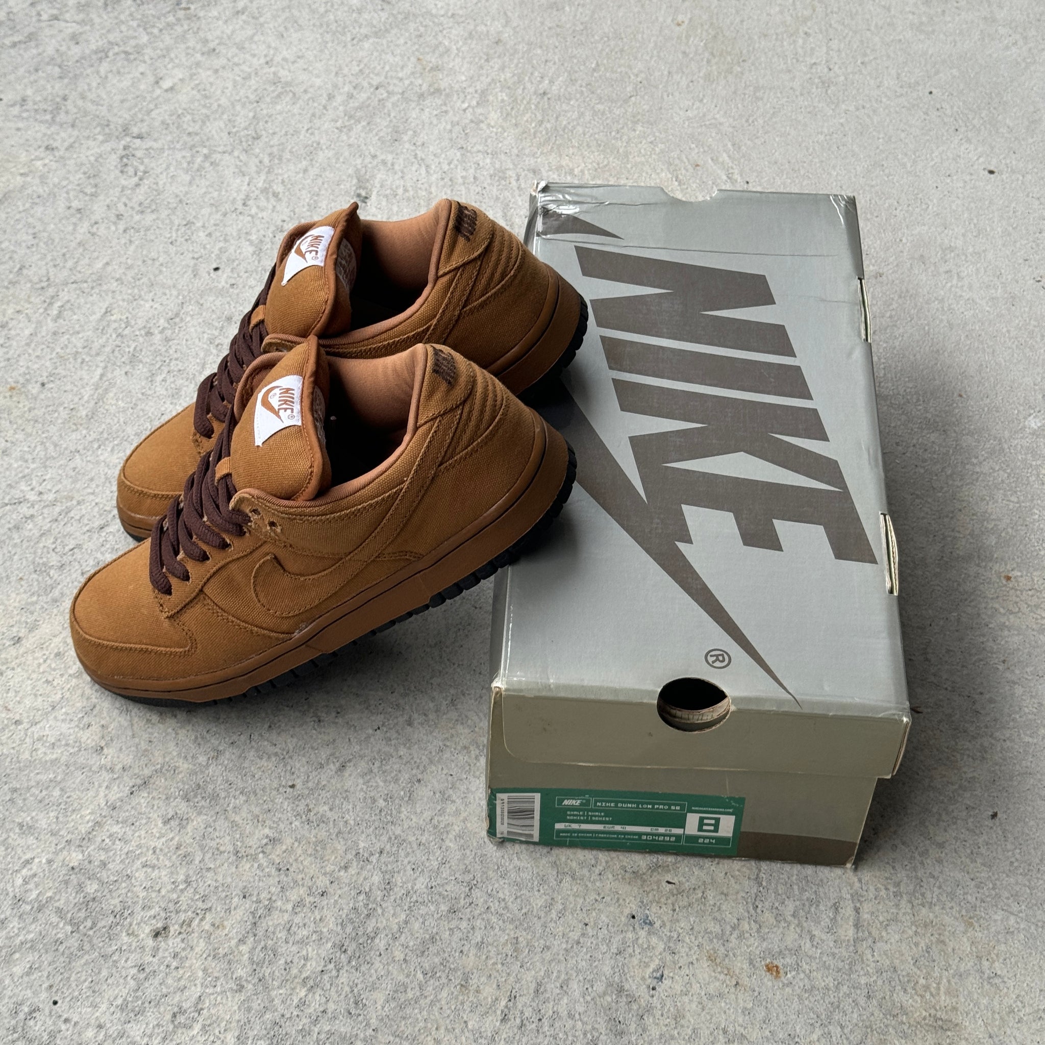 8 US - NIKE SB DUNK LOW CARHARTT SHALE W BOX 2004