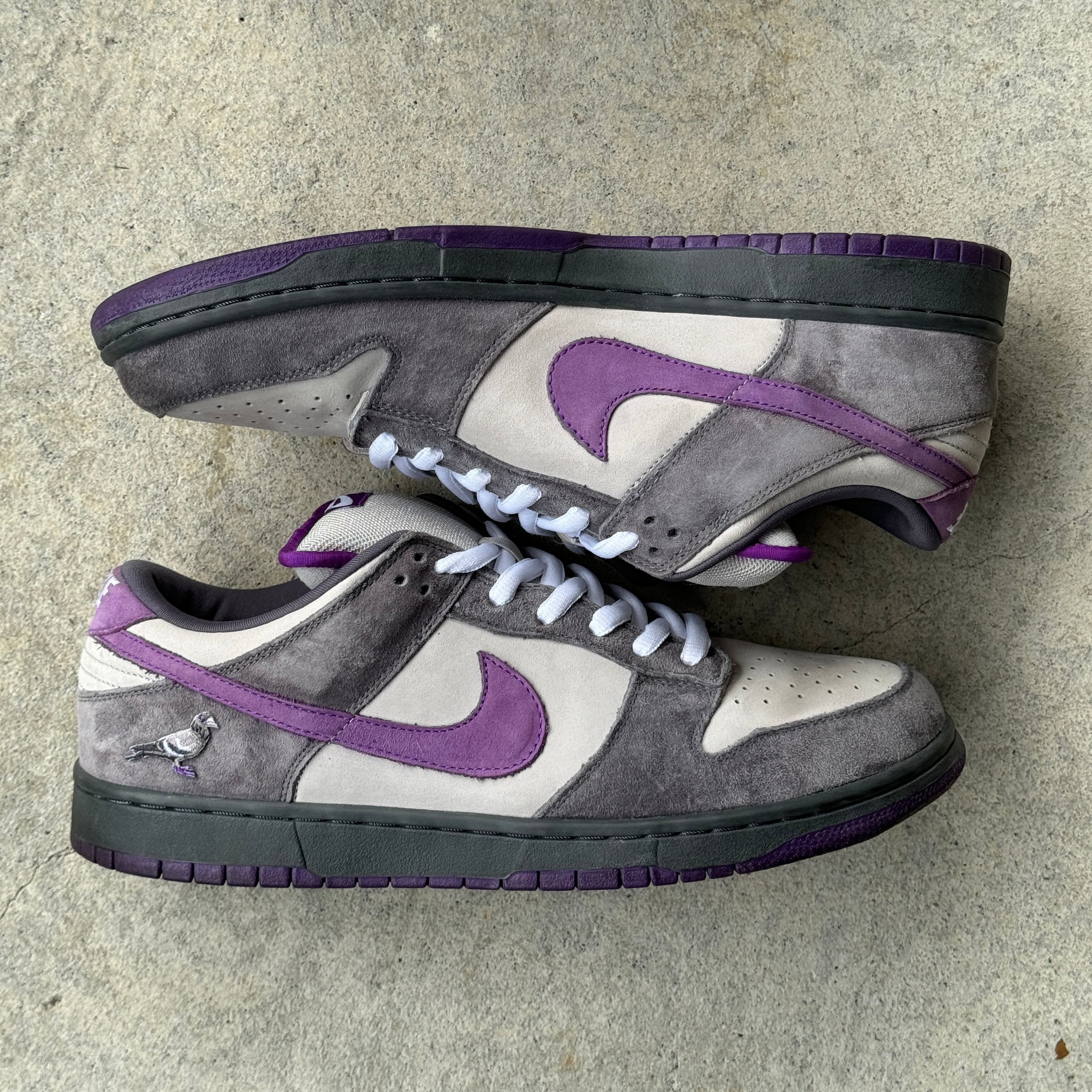 13 US - NIKE SB DUNK LOW PURPLE PIGEON W BOX 2006