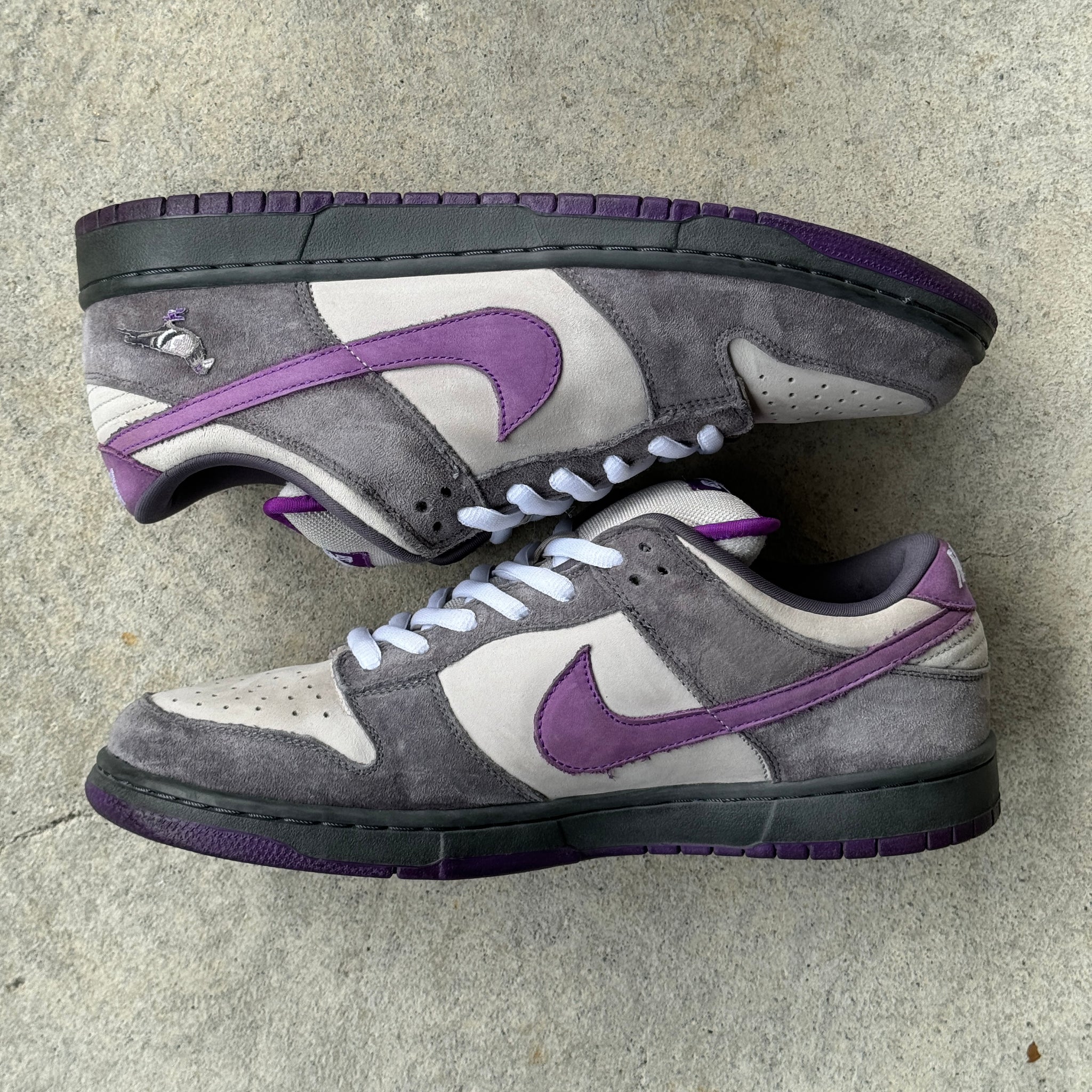 13 US - NIKE SB DUNK LOW PURPLE PIGEON W BOX 2006