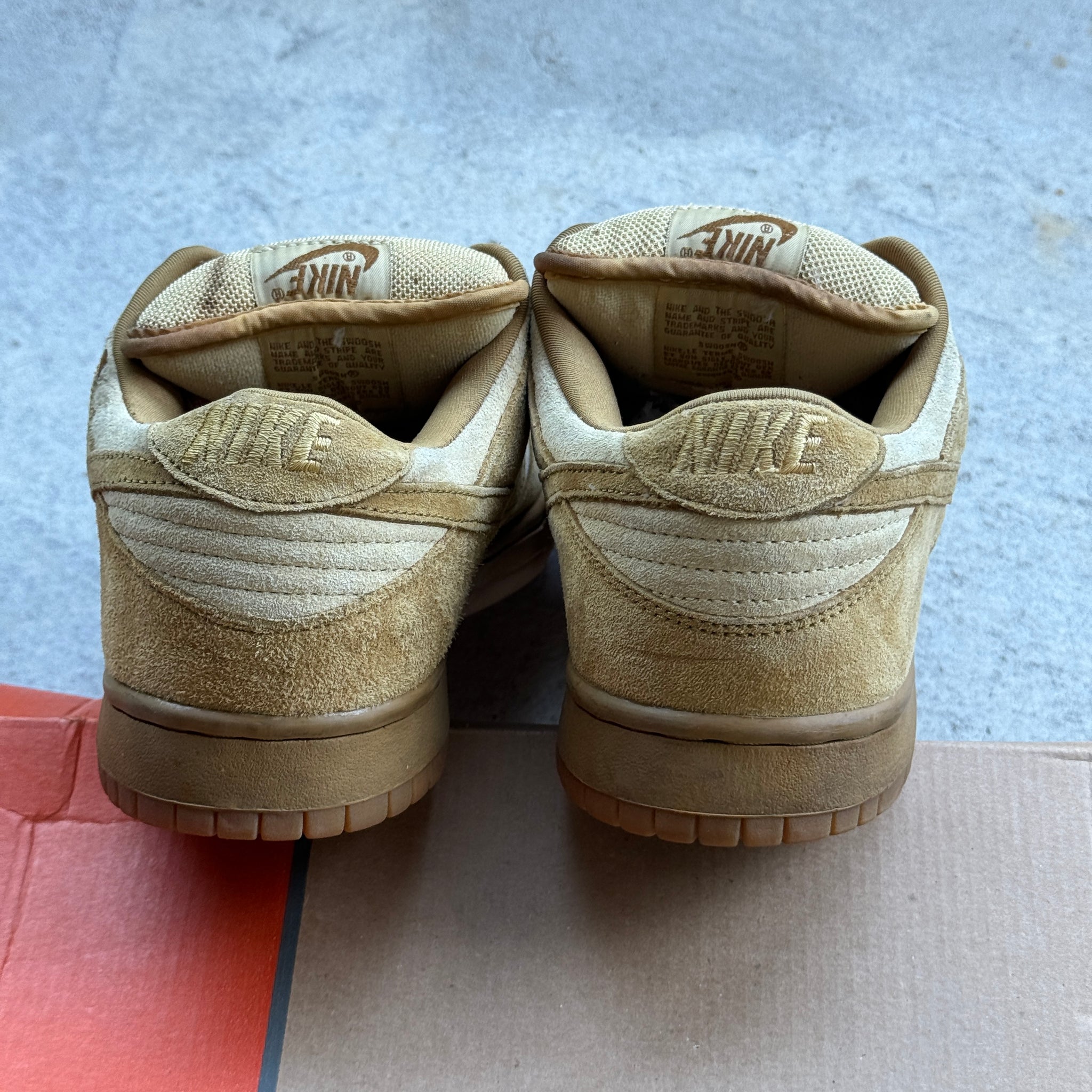 10.5 US - NIKE SB DUNK LOW WHEAT FORBES W BOX 2002