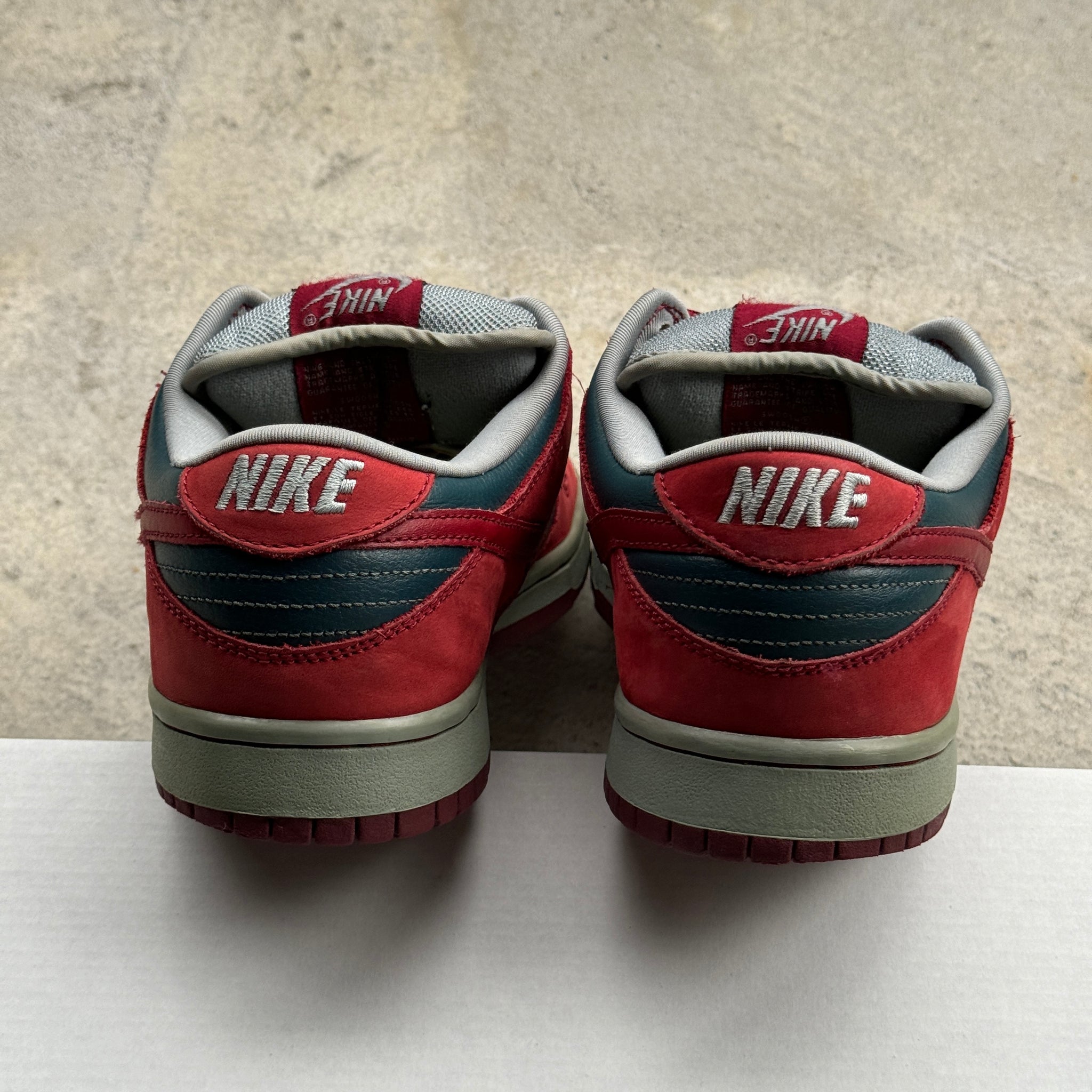 10.5 US - NIKE SB DUNK LOW SHARK 2002