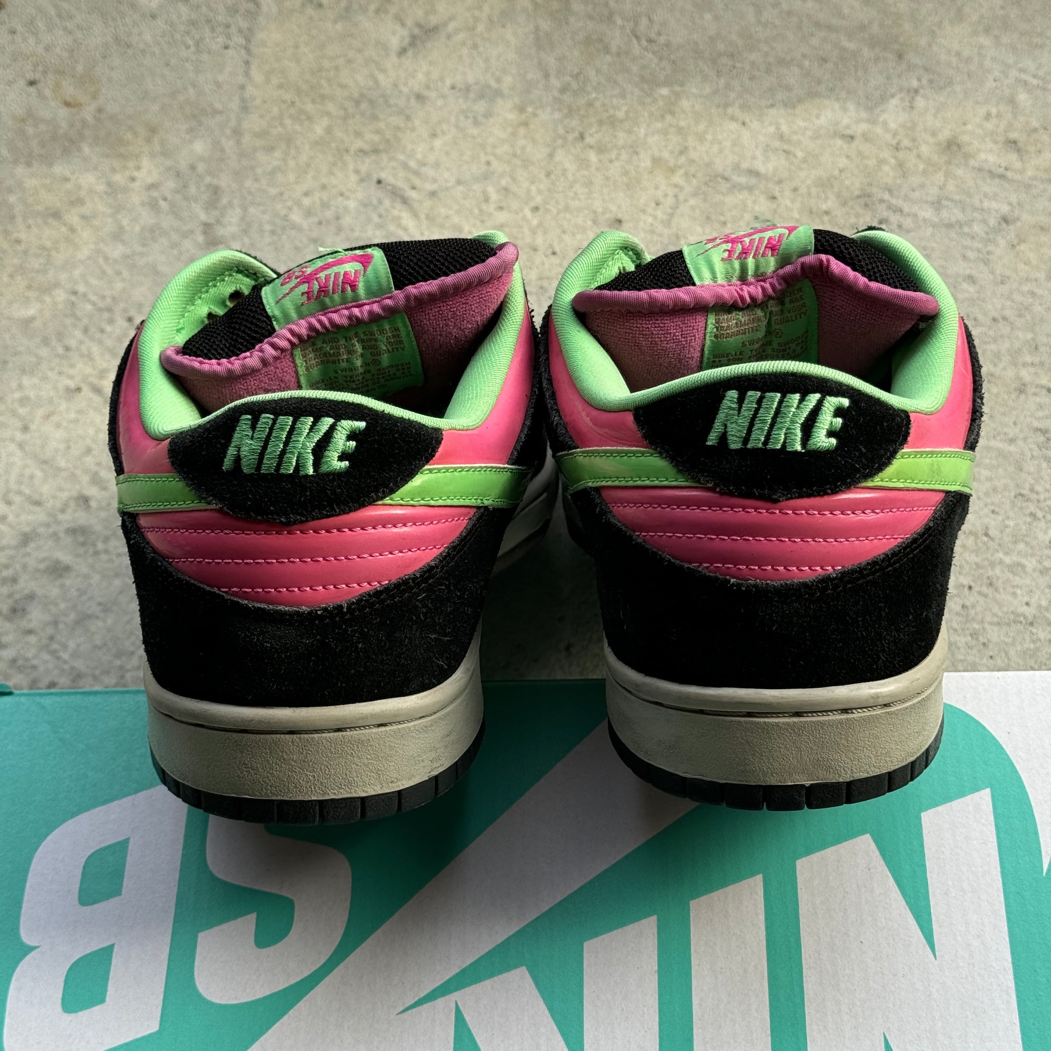 13 US - NIKE SB DUNK LOW POISON 2008