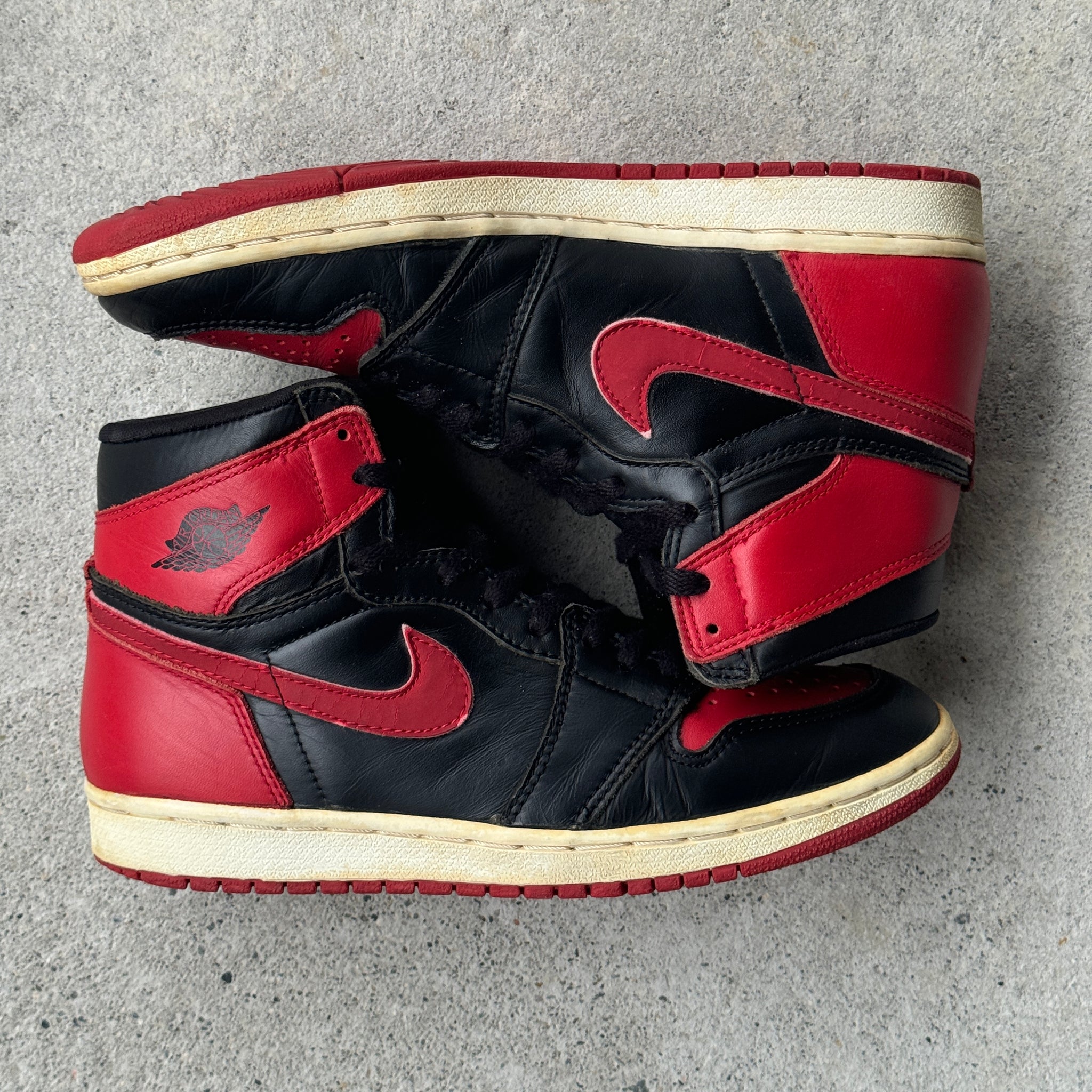 7.5 US - JORDAN 1 BLACK/RED 1995