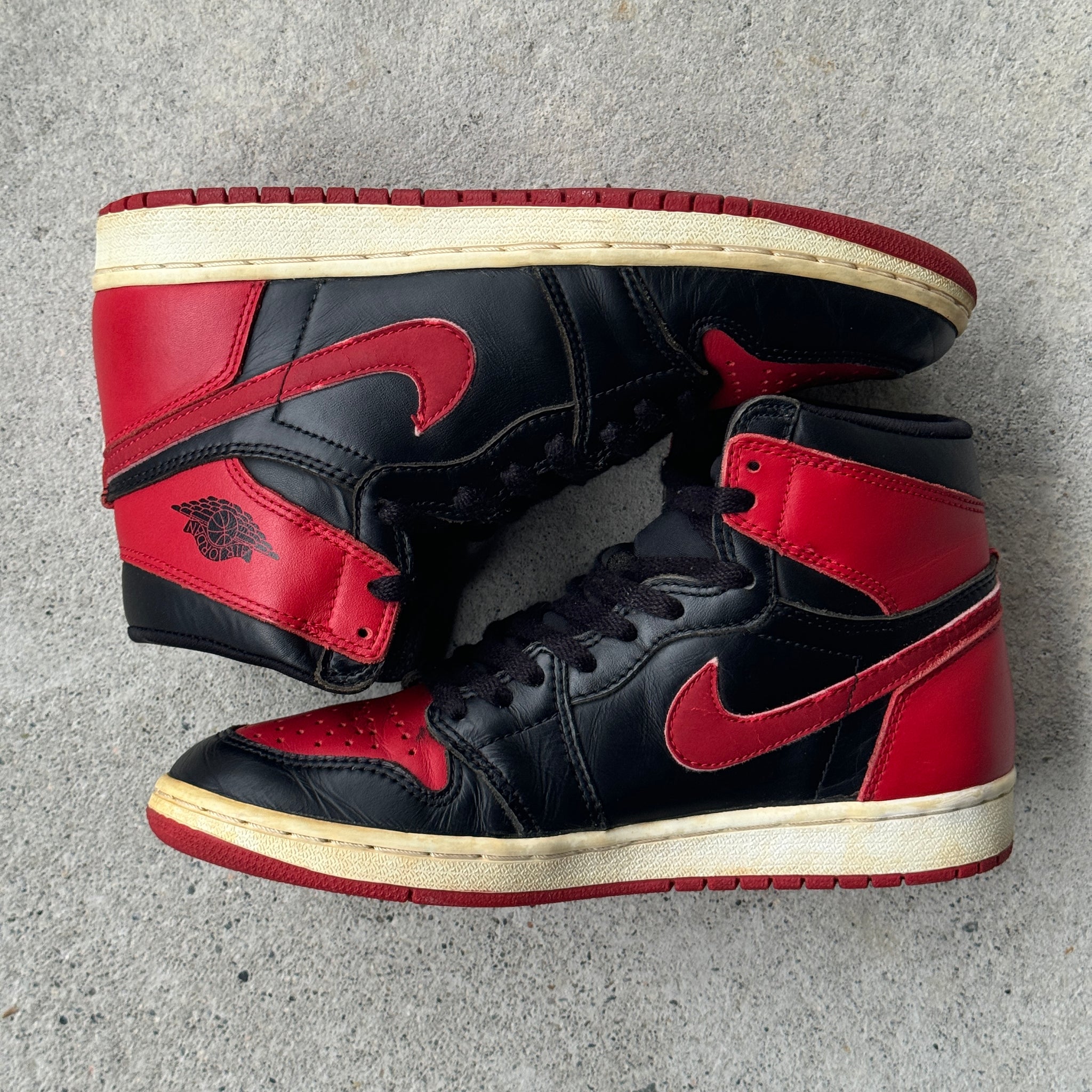 7.5 US - JORDAN 1 BLACK/RED 1995