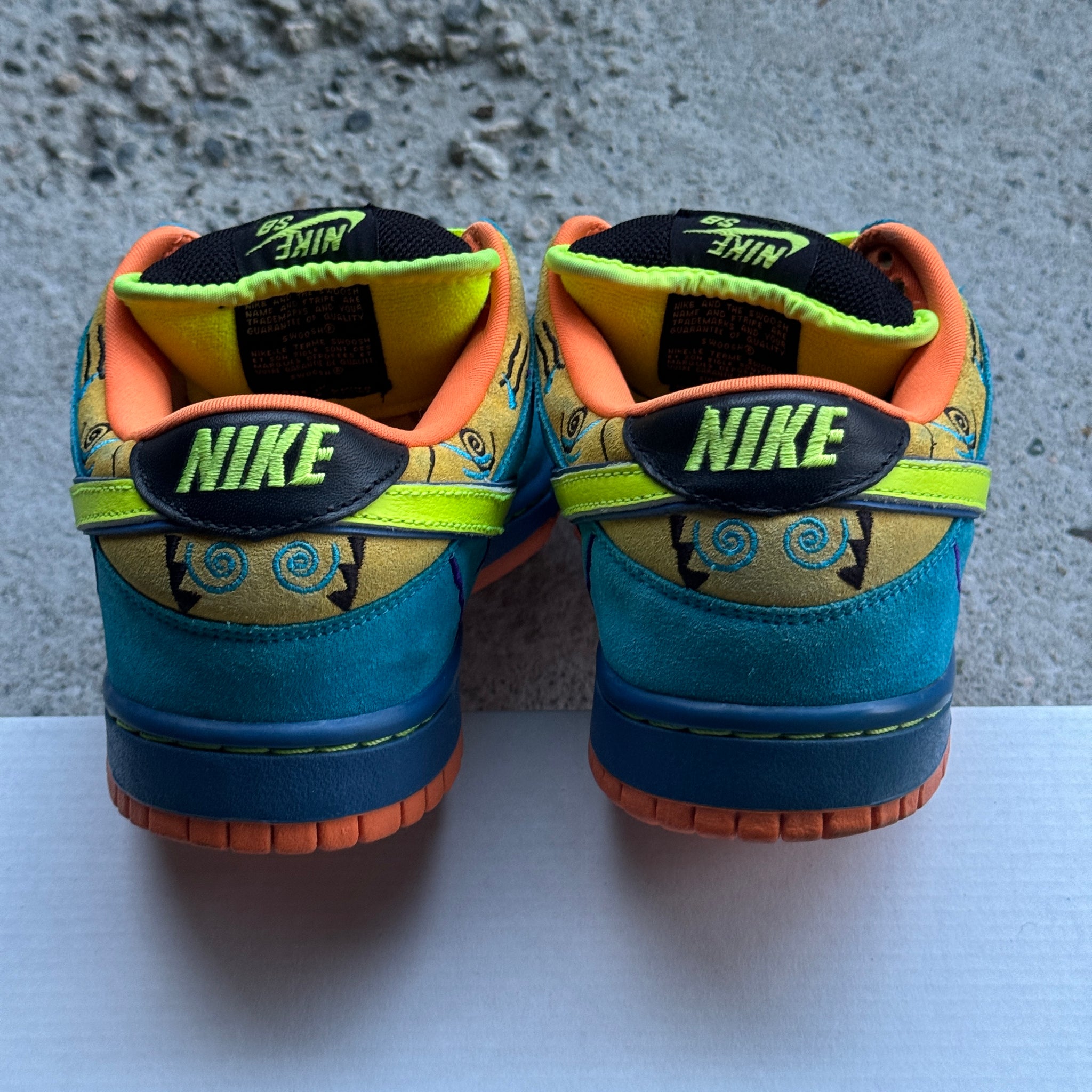 10 US - NIKE SB DUNK LOW SKATE OR DIE 2008